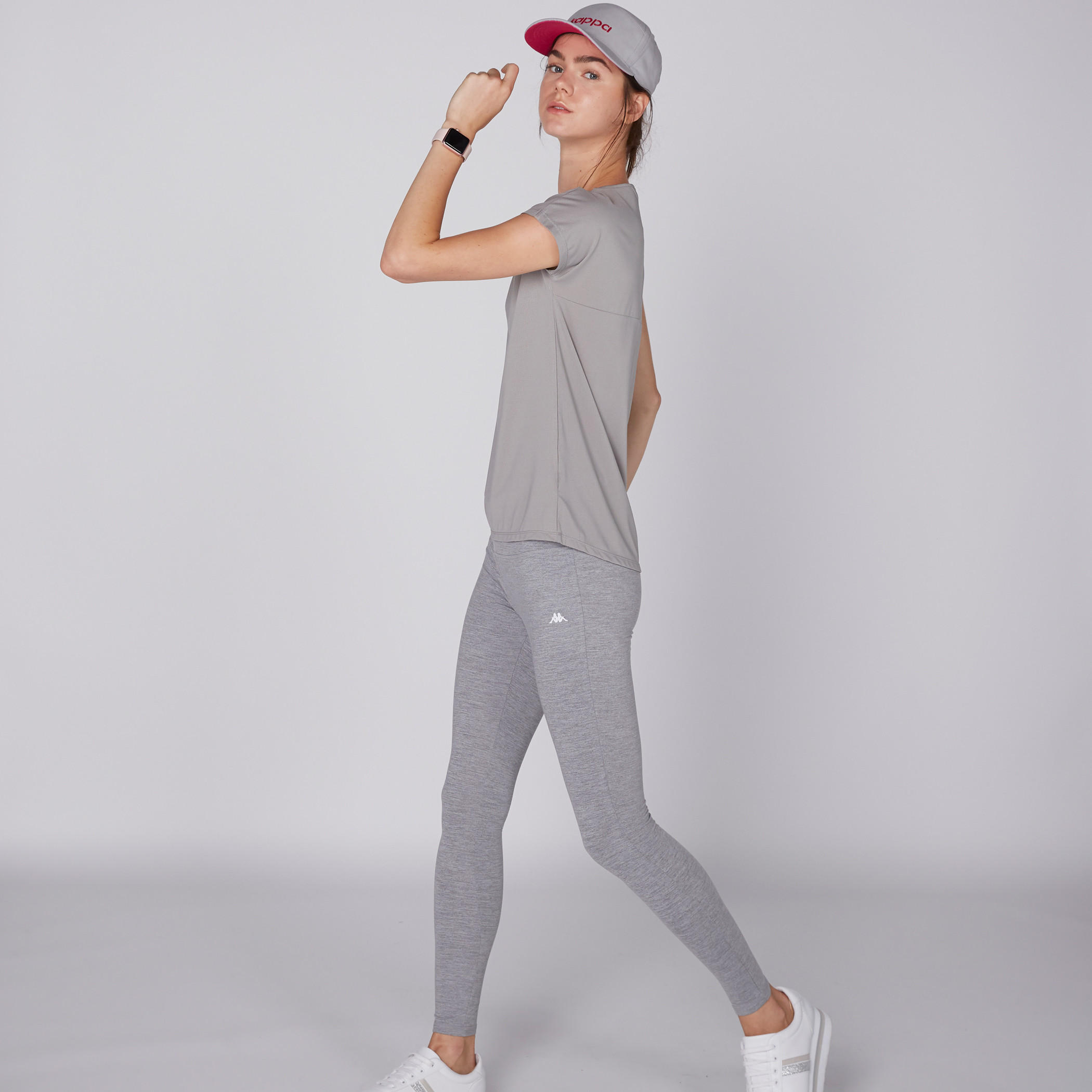 تيشيرت بارز الملمس بياقة مستديرة وأكمام كاب من كابا-women-clothing-sportswearandactivewear-tshirtsandvests-image-3