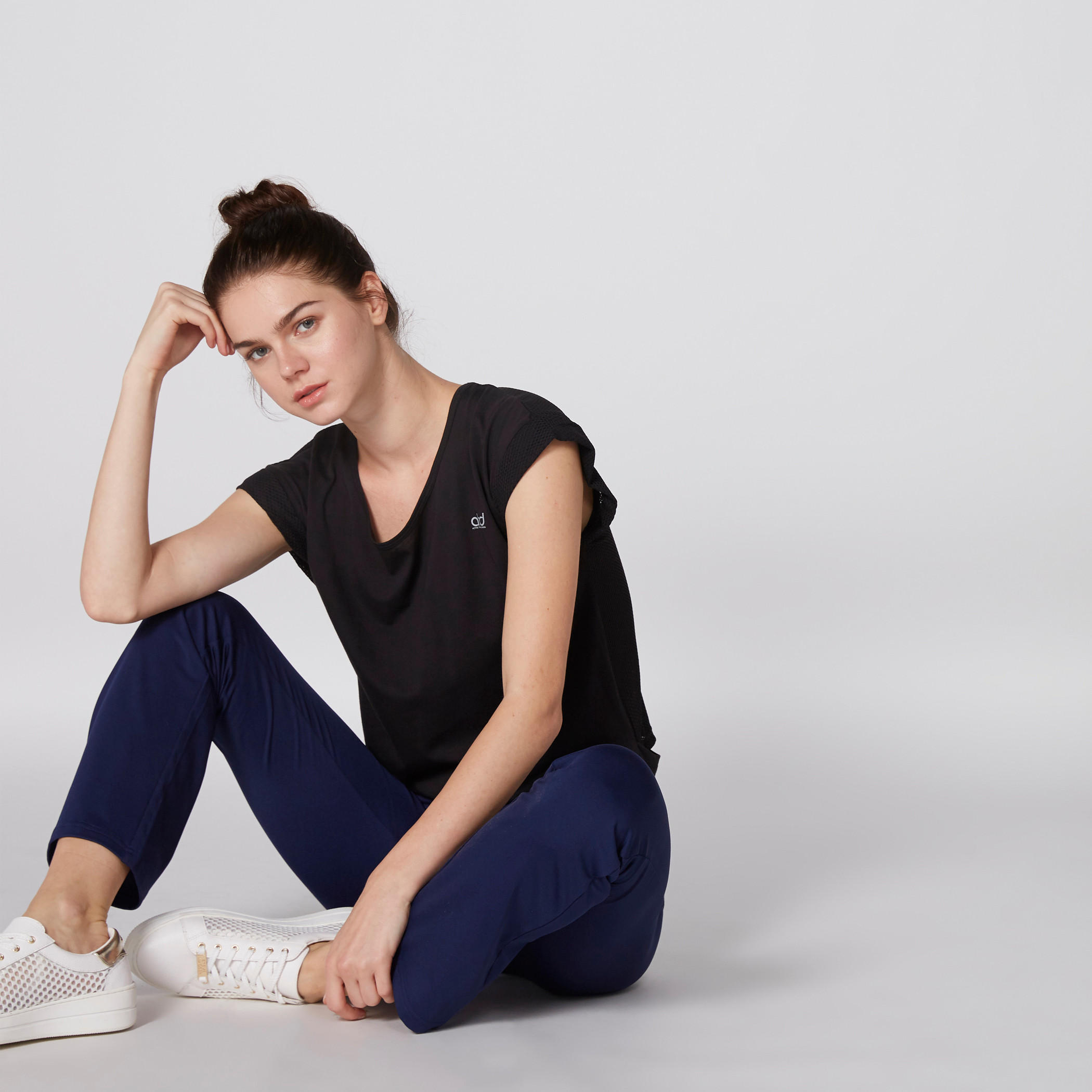 بنطال رياضي بخصر مطّاطي وجيوب من كابا-women-clothing-bottoms-trousers-image-1