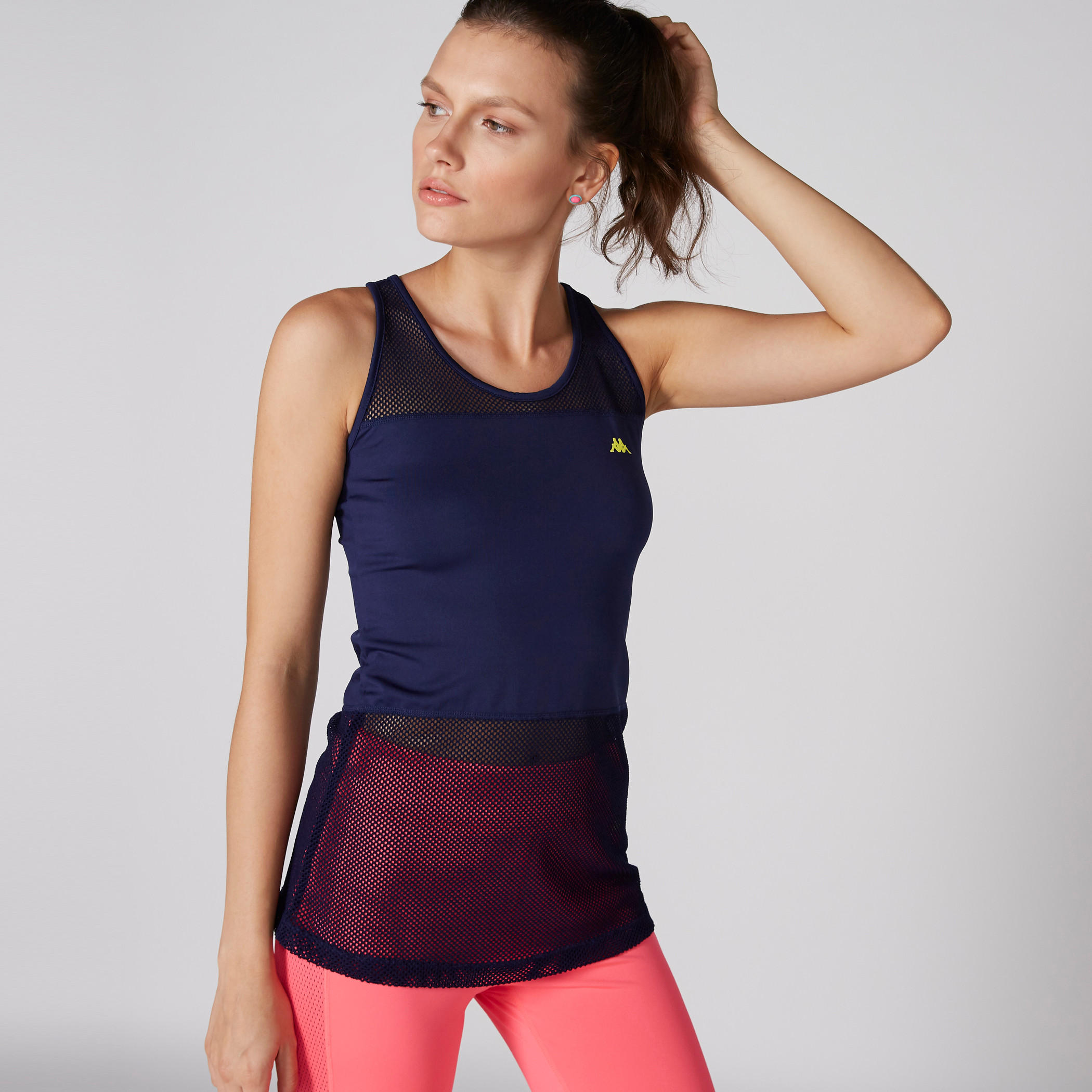 تيشيرت دون أكمام بظهر ريسر وتفاصيل شبكية-women-clothing-sportswearandactivewear-tshirtsandvests-image-3