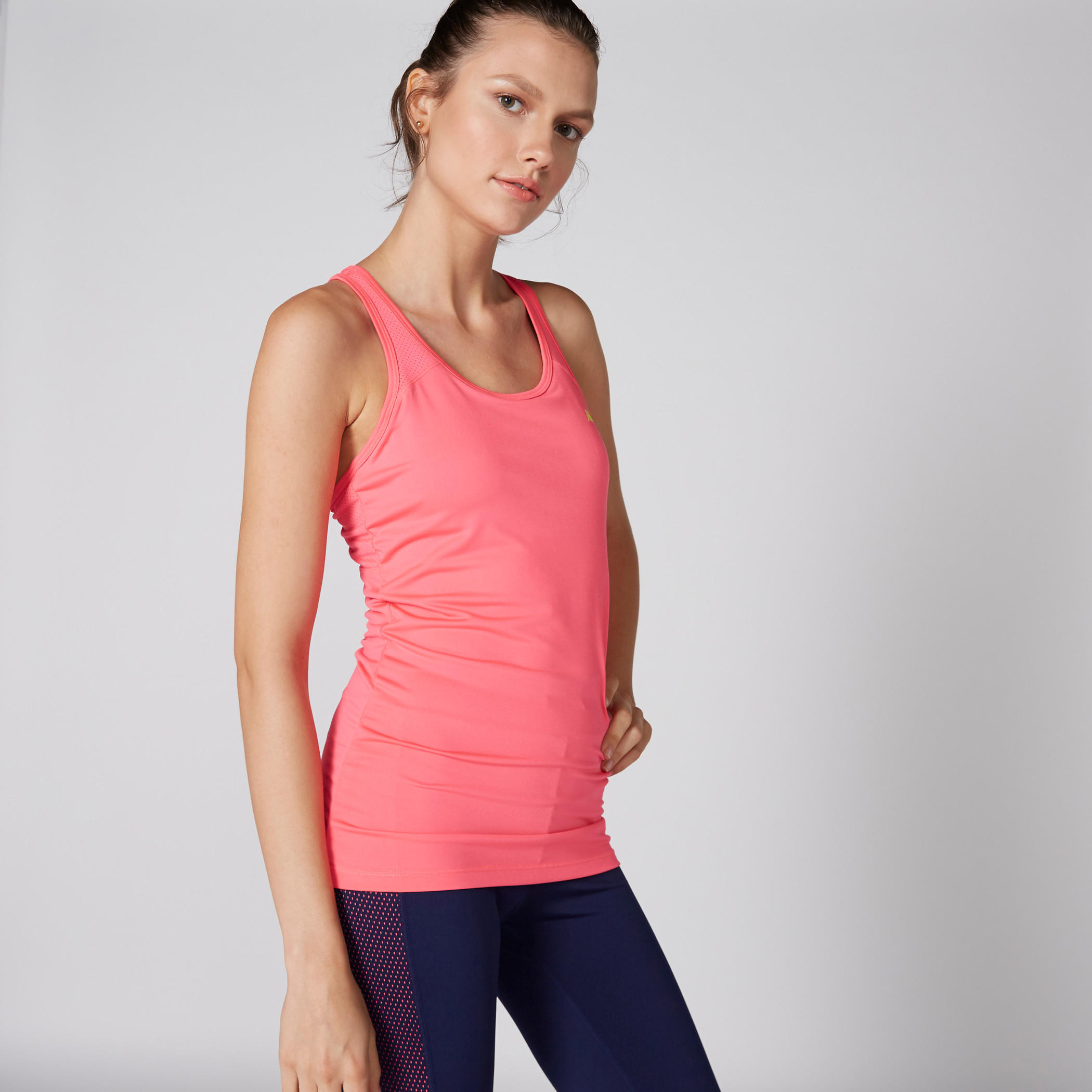 فسيت بياقة عميقة وظهر ريسر من كابا-women-clothing-sportswearandactivewear-tshirtsandvests-image-1