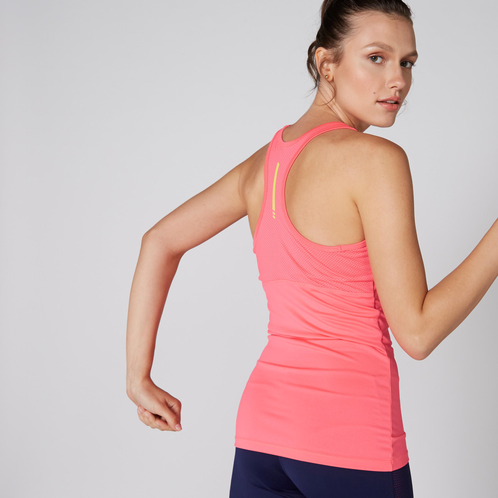 فسيت بياقة عميقة وظهر ريسر من كابا-women-clothing-sportswearandactivewear-tshirtsandvests-image-2