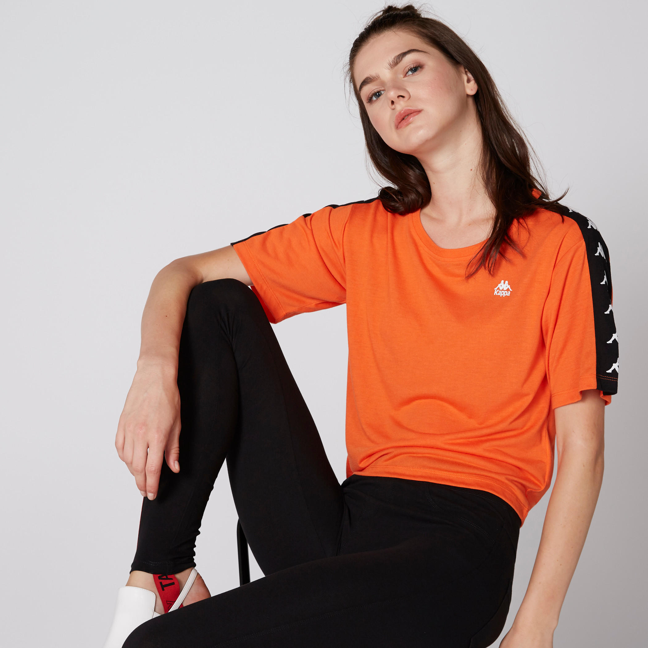 بلوزة بياقة مستديرة وأكمام قصيرة من كابا-women-clothing-sportswearandactivewear-tshirtsandvests-image-1