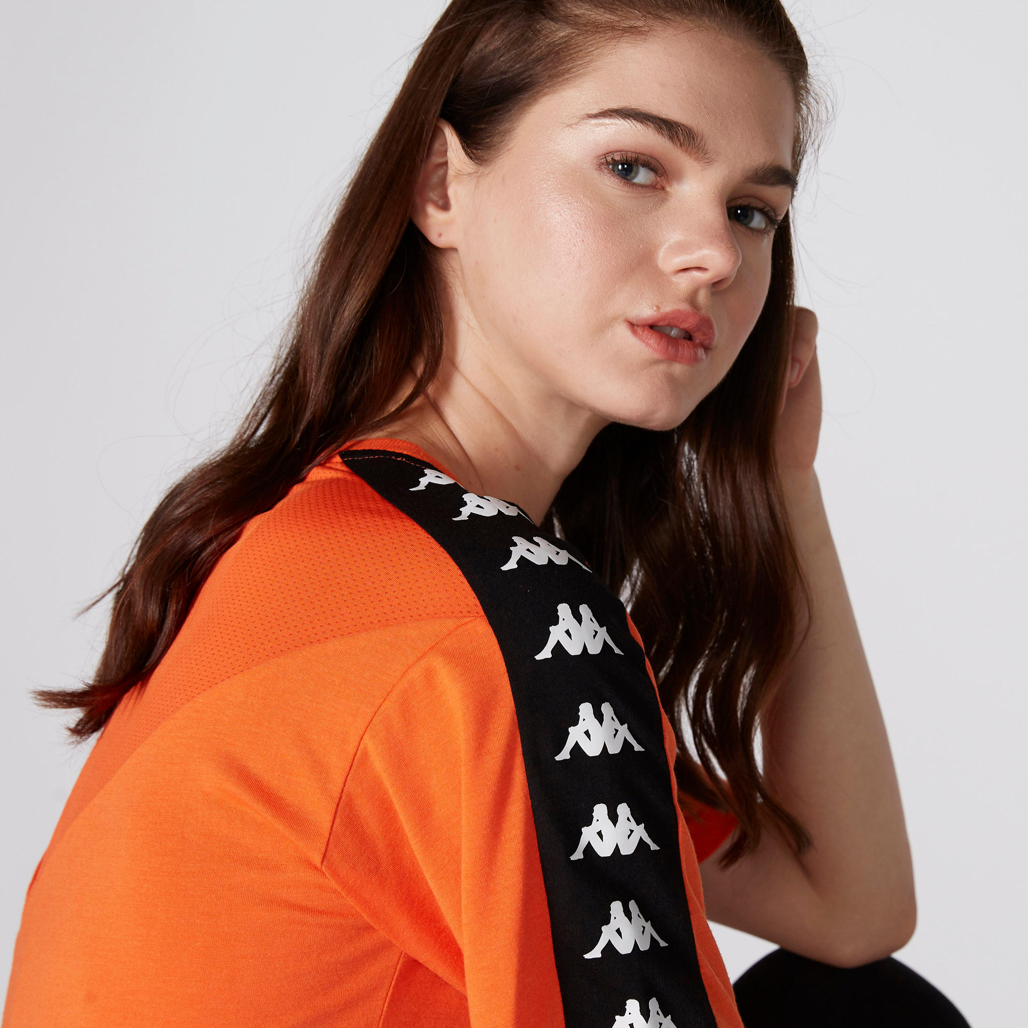 بلوزة بياقة مستديرة وأكمام قصيرة من كابا-women-clothing-sportswearandactivewear-tshirtsandvests-image-3