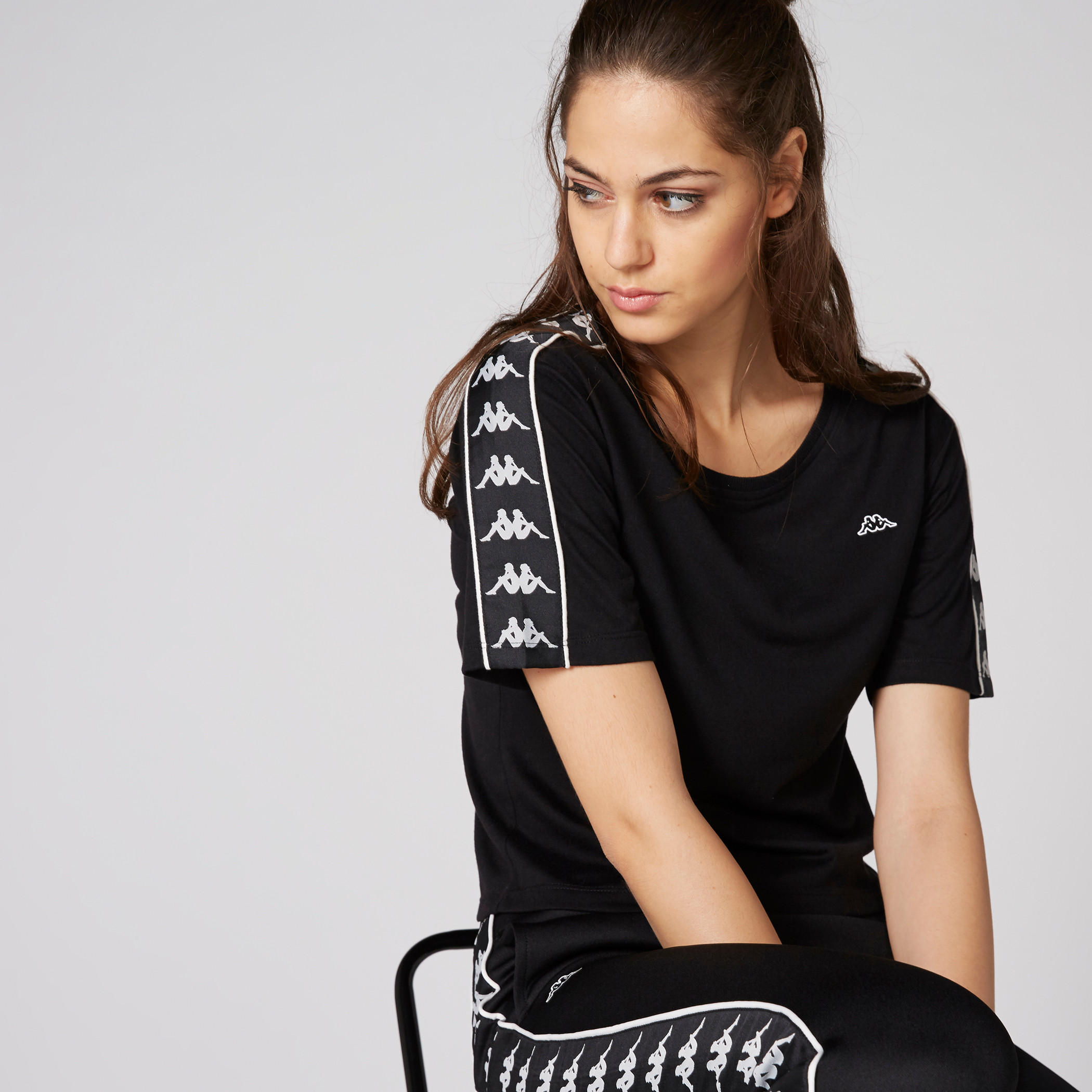 تيشيرت بياقة مستديرة وأكمام قصيرة من كابا-women-clothing-sportswearandactivewear-tshirtsandvests-image-3