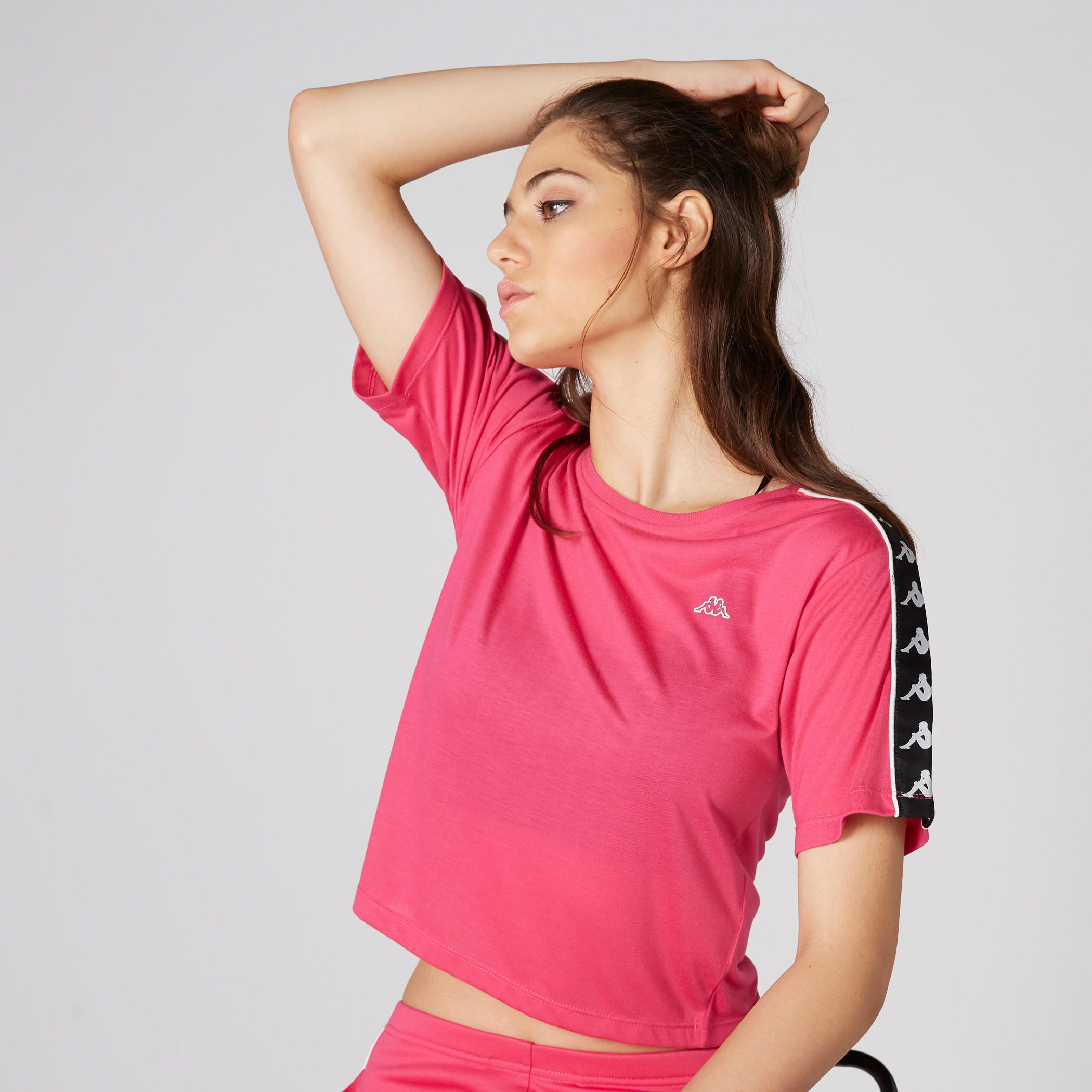 بلوزة قصيرة بأكمام قصيرة من كابا-women-clothing-sportswearandactivewear-tshirtsandvests-image-1