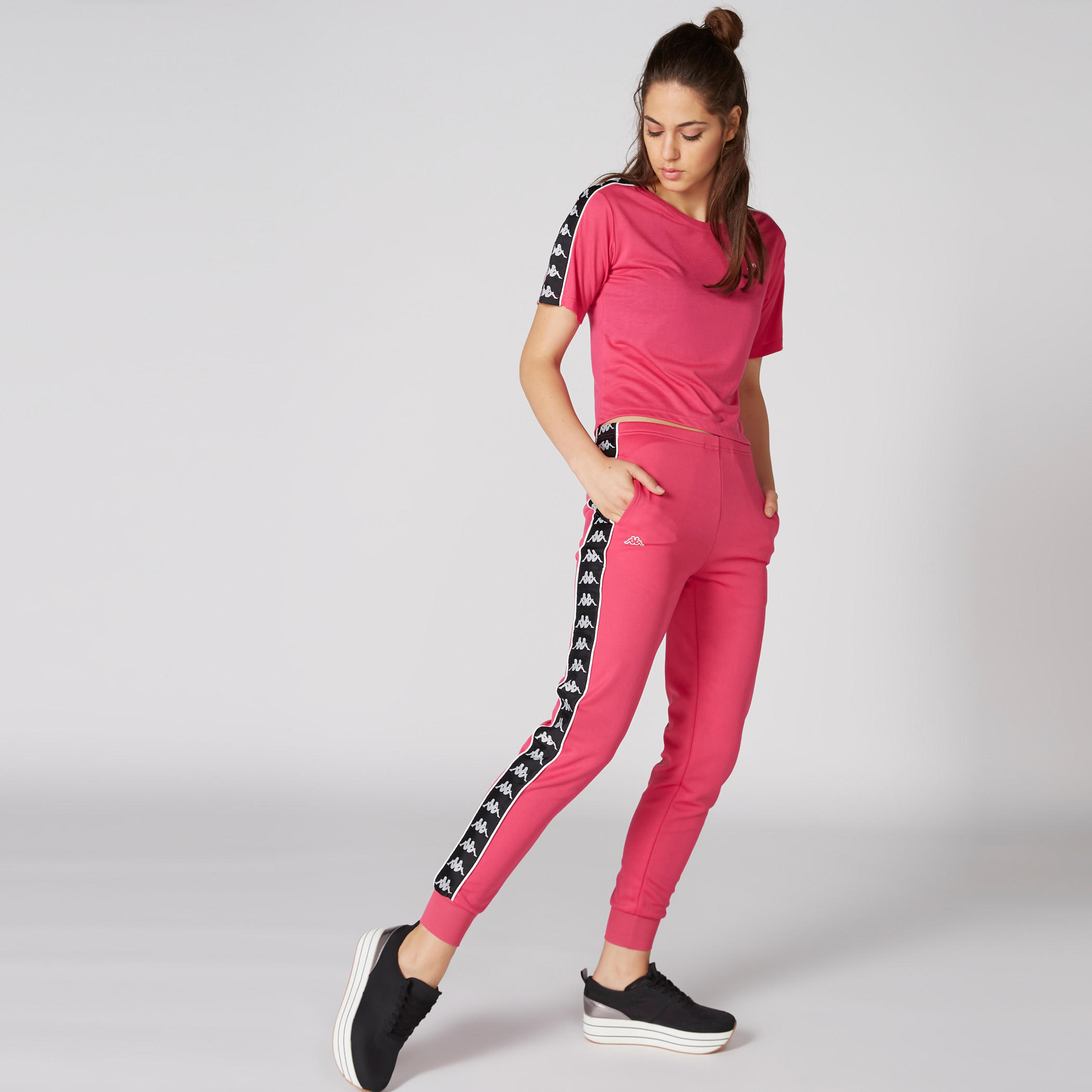بلوزة قصيرة بأكمام قصيرة من كابا-women-clothing-sportswearandactivewear-tshirtsandvests-image-3