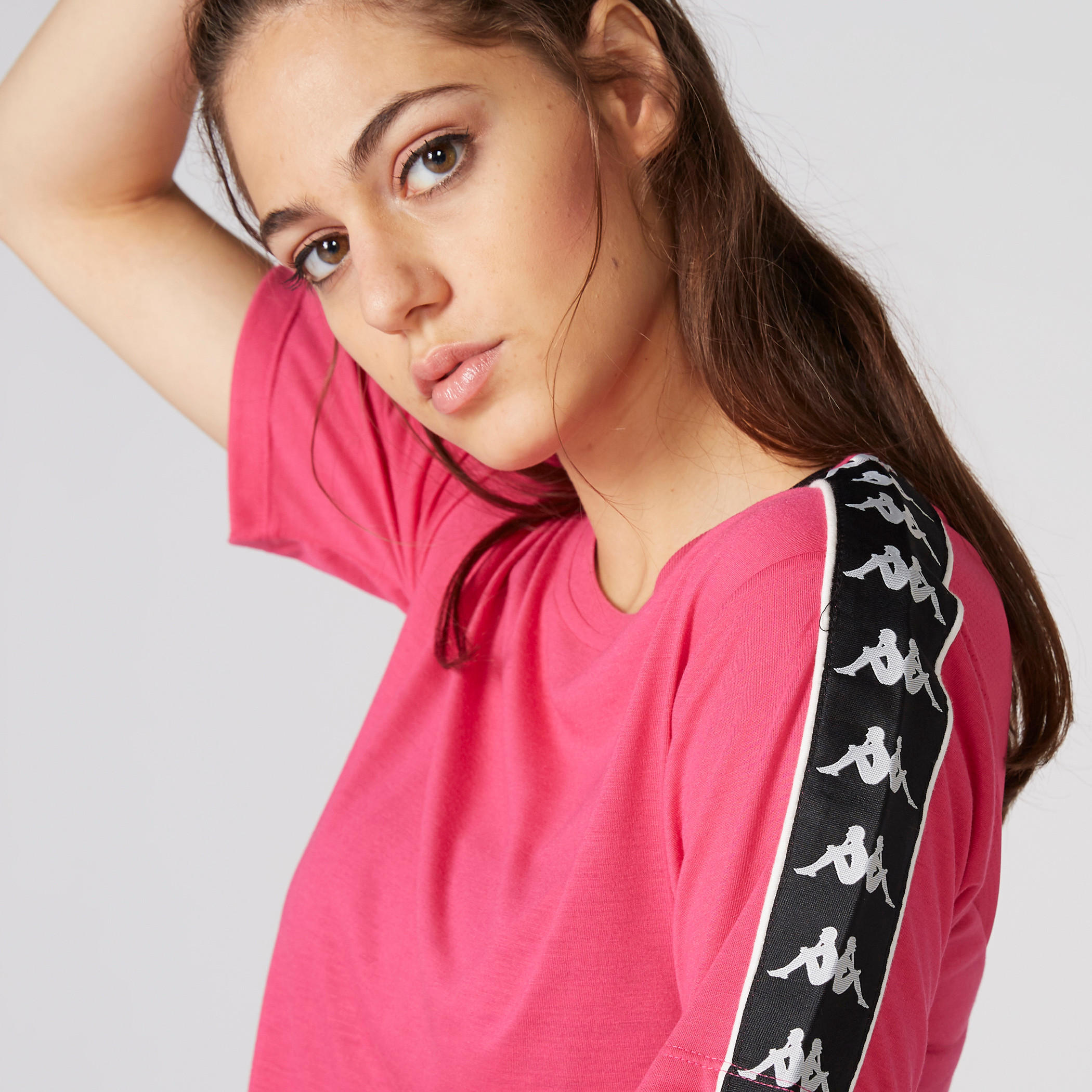 بلوزة قصيرة بأكمام قصيرة من كابا-women-clothing-sportswearandactivewear-tshirtsandvests-image-4
