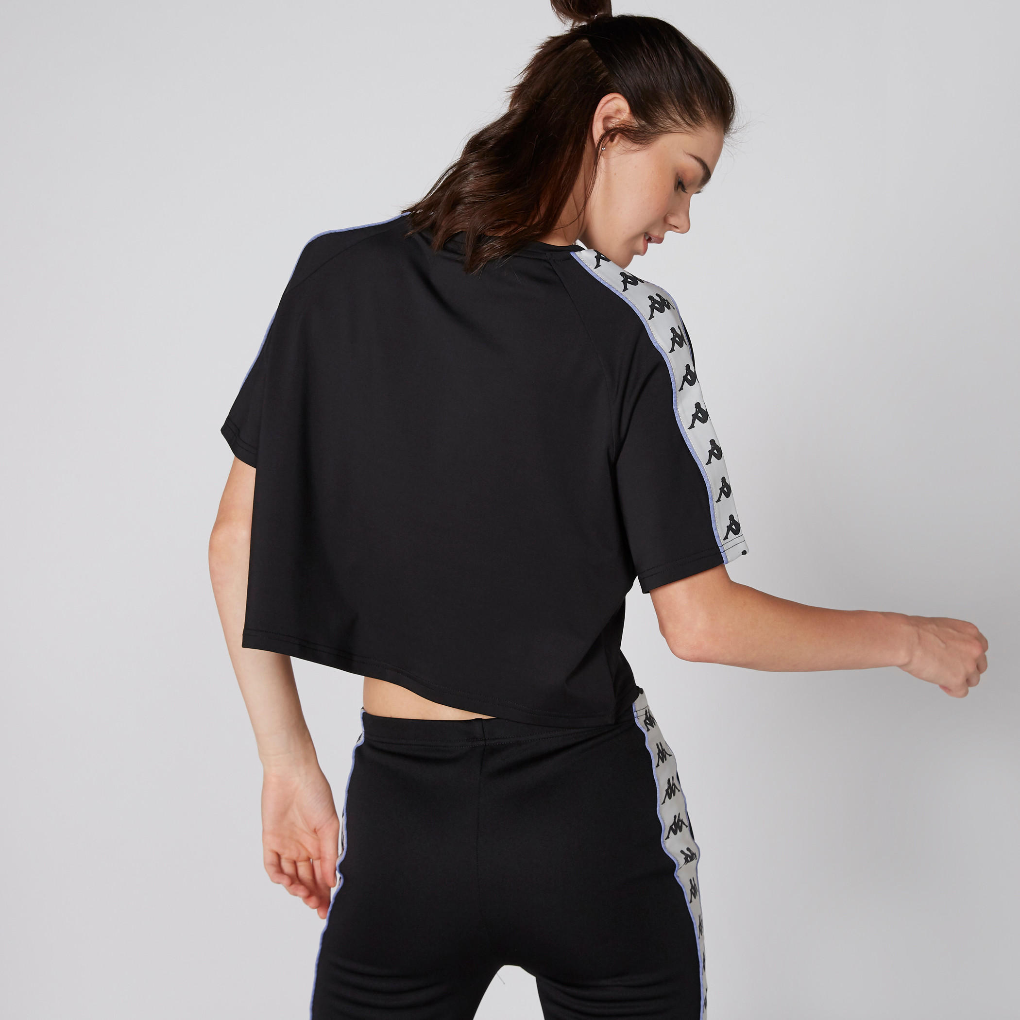 تيشيرت قصير بياقة مستديرة وأكمام قصيرة وطبعات من كابا-women-clothing-sportswearandactivewear-tshirtsandvests-image-2