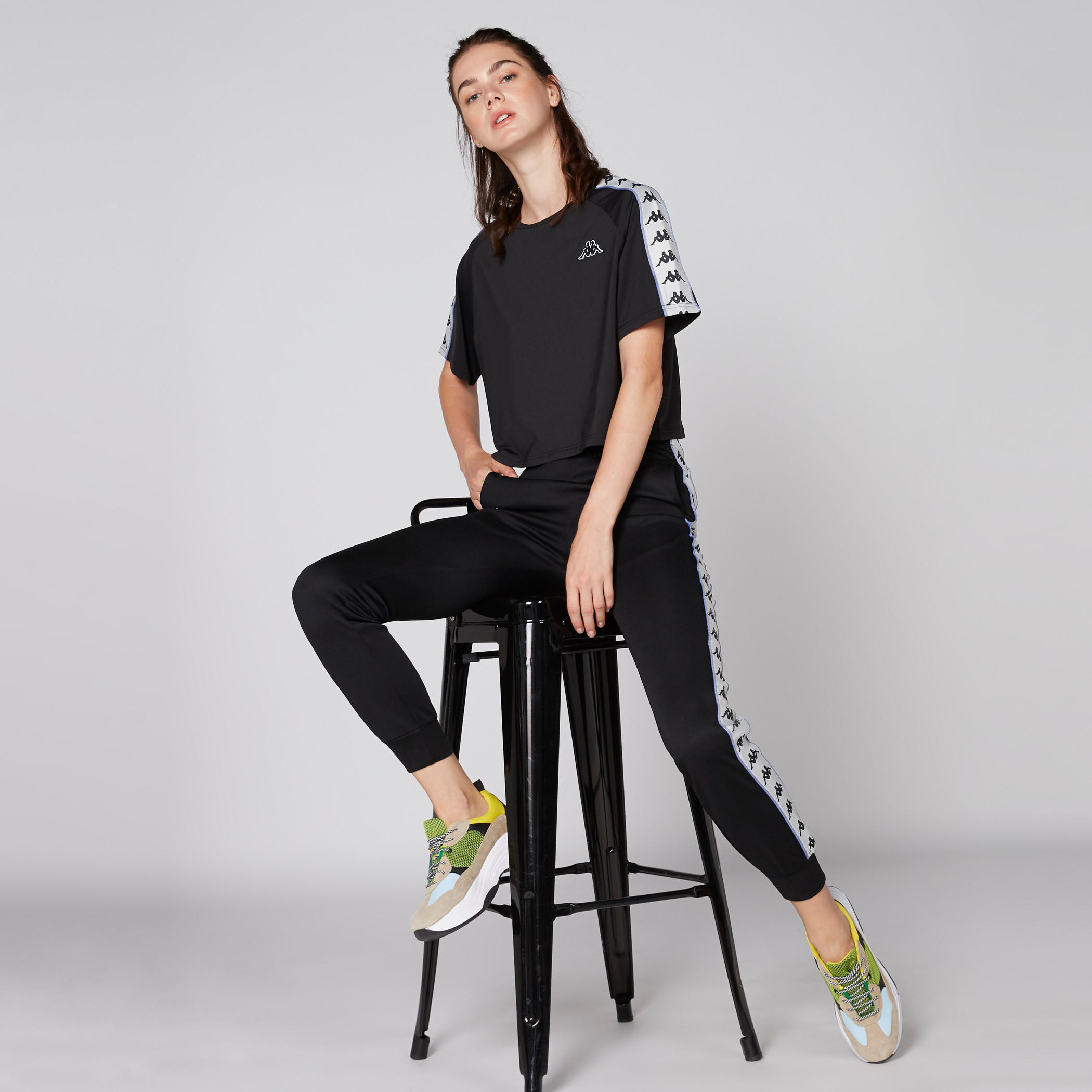 تيشيرت قصير بياقة مستديرة وأكمام قصيرة وطبعات من كابا-women-clothing-sportswearandactivewear-tshirtsandvests-image-3