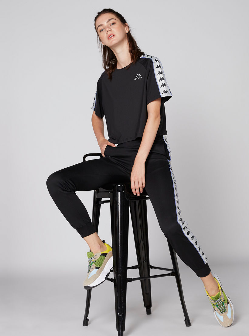 تيشيرت قصير بياقة مستديرة وأكمام قصيرة وطبعات من كابا-women-clothing-sportswearandactivewear-tshirtsandvests-image-3