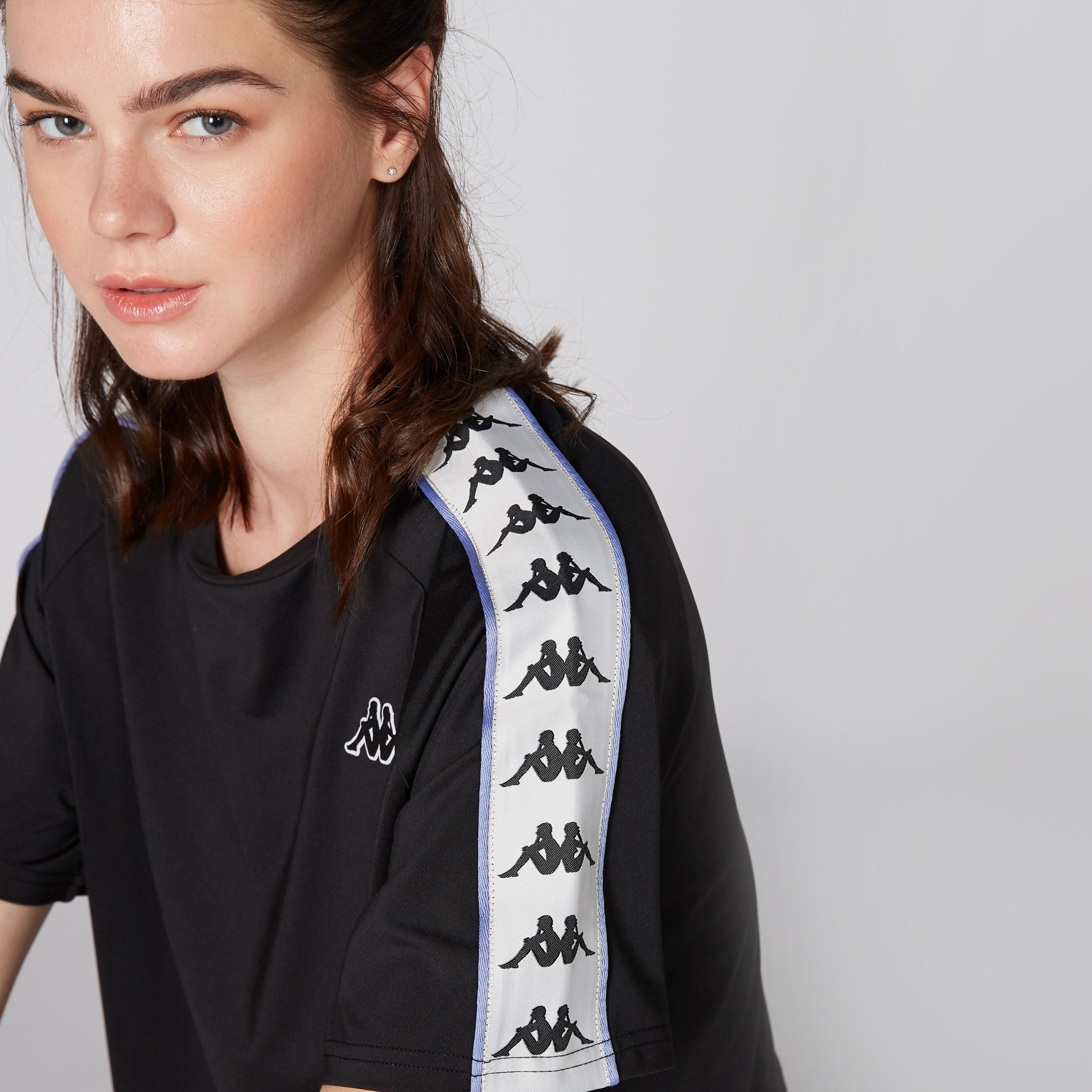 تيشيرت قصير بياقة مستديرة وأكمام قصيرة وطبعات من كابا-women-clothing-sportswearandactivewear-tshirtsandvests-image-4