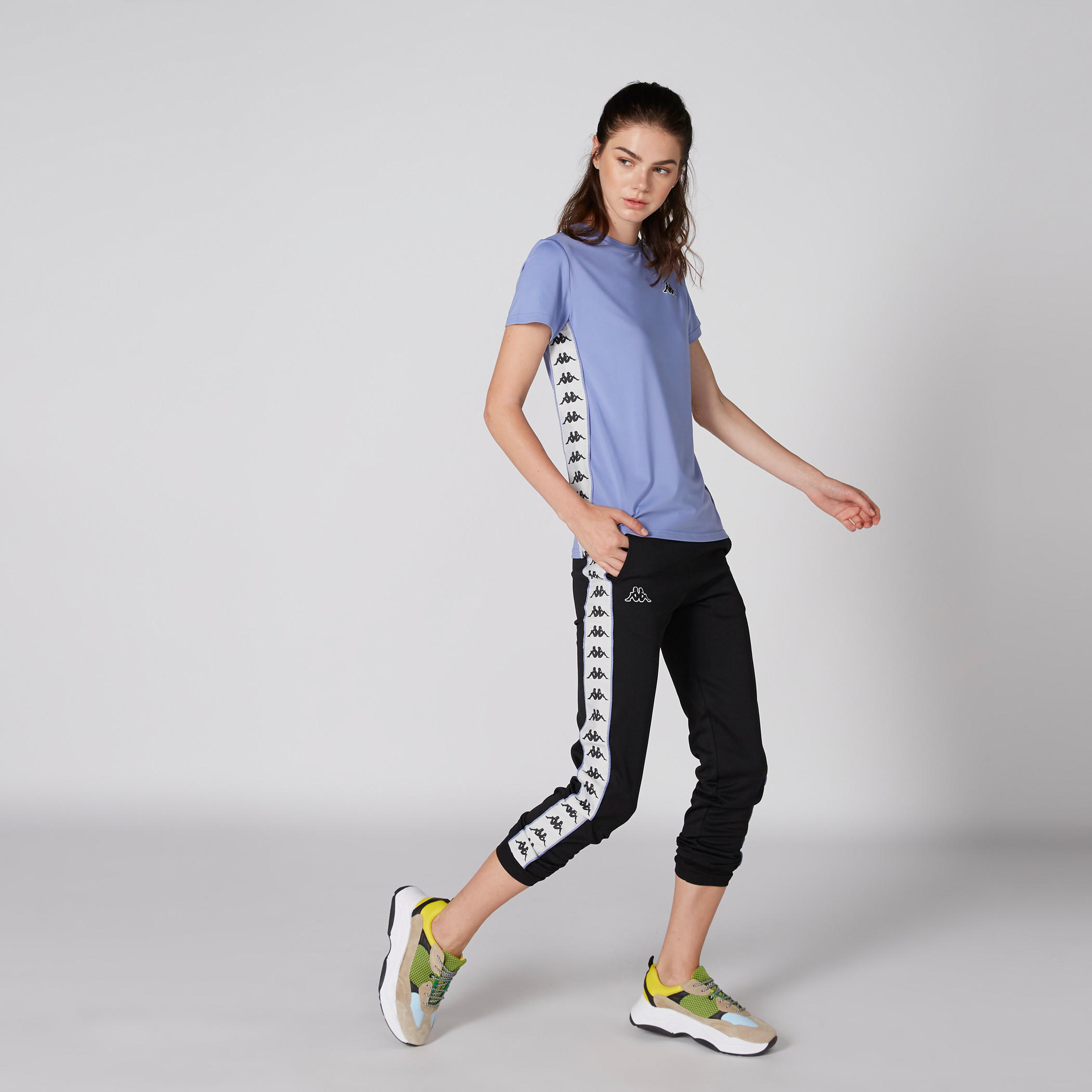 تيشيرت بياقة ضيّقة وأكمام قصيرة من كابا-women-clothing-sportswearandactivewear-tshirtsandvests-image-1