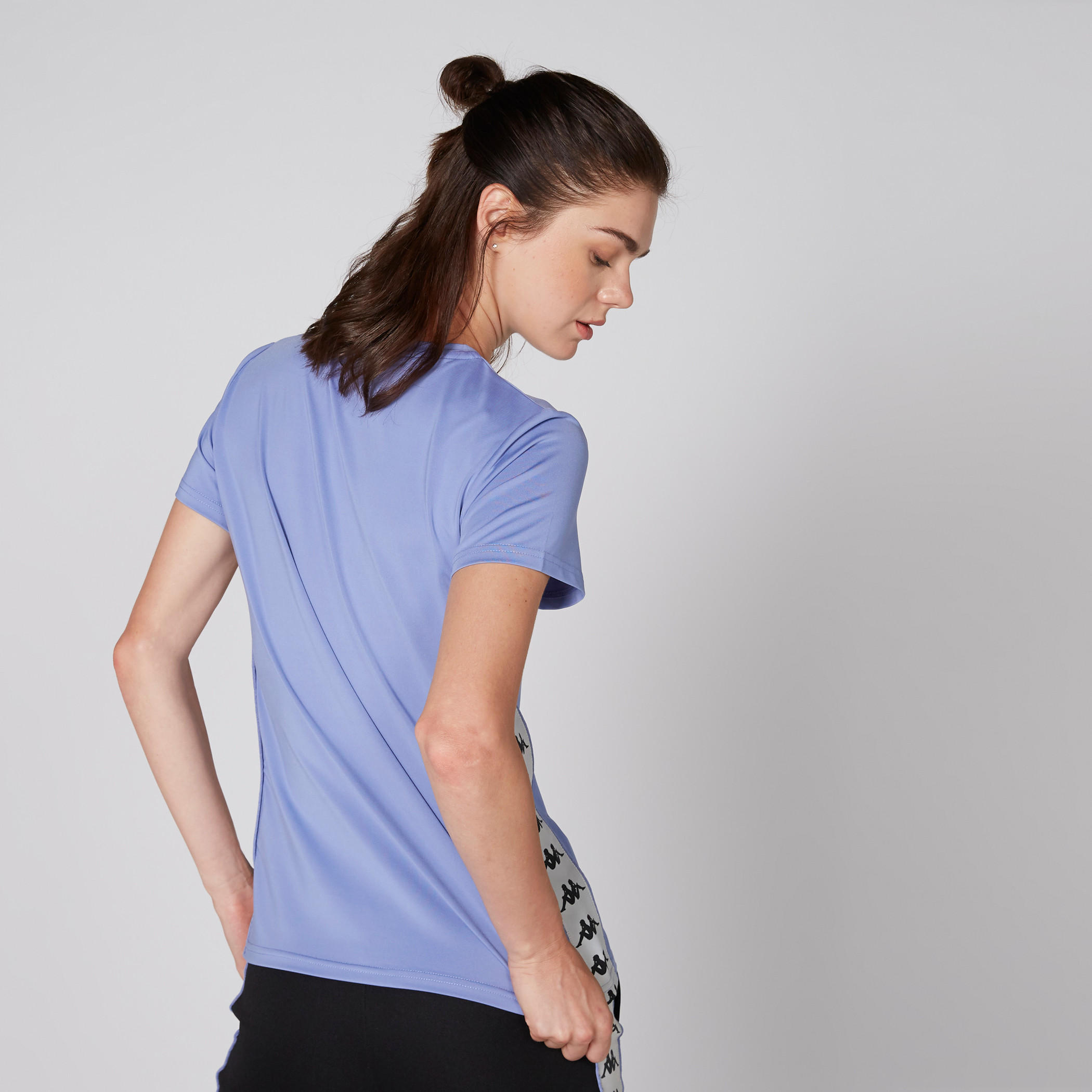 تيشيرت بياقة ضيّقة وأكمام قصيرة من كابا-women-clothing-sportswearandactivewear-tshirtsandvests-image-2