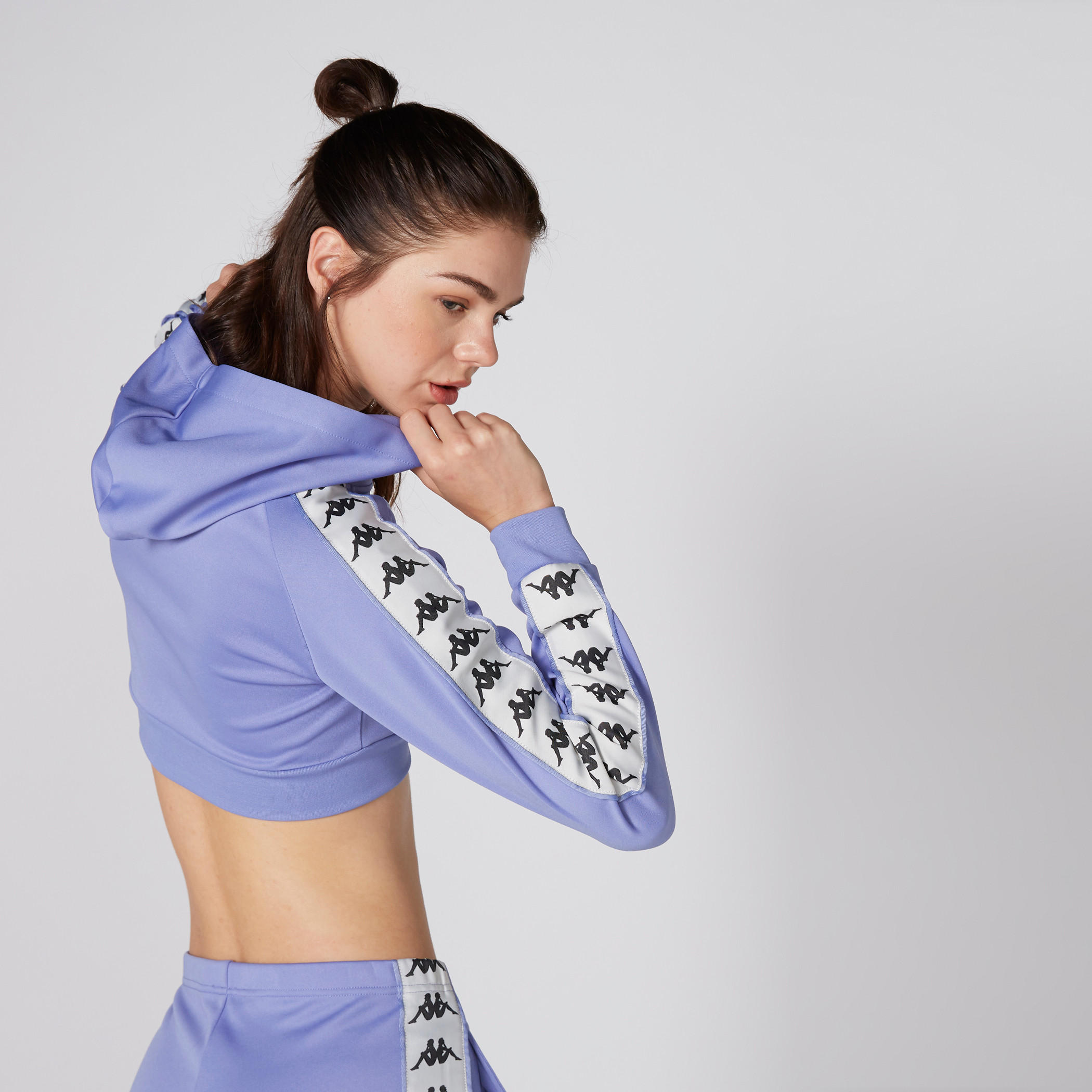 جاكيت قصير بأكمام طويلة وسحاب إغلاق وطبعات وقبعة من كابا-women-clothing-sportswearandactivewear-coatsandjackets-jackets-image-2