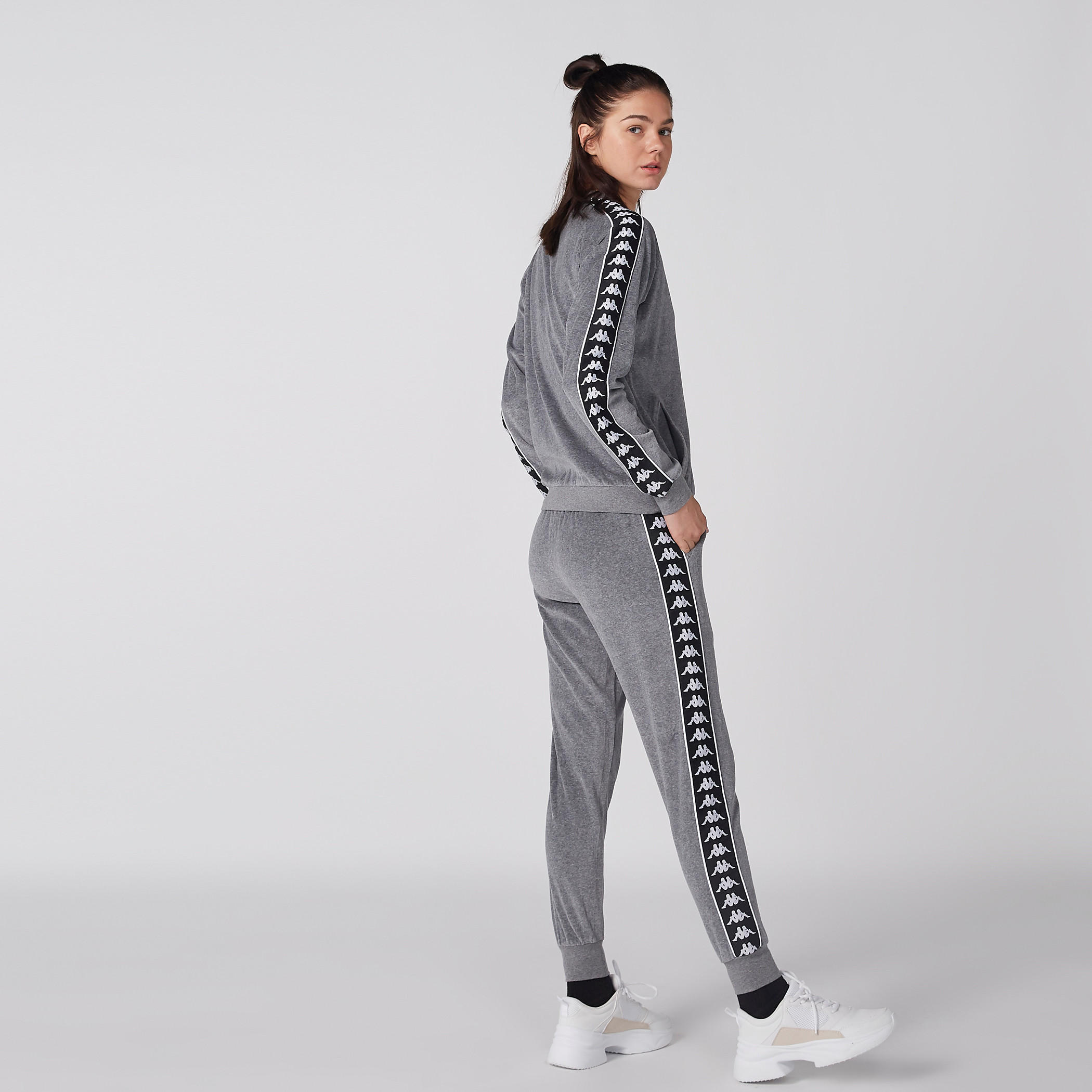 طقم بنطال رياضي وجاكيت بأكمام طويلة من كابا-women-clothing-sportswearandactivewear-trackpantsandtracksuits-image-1