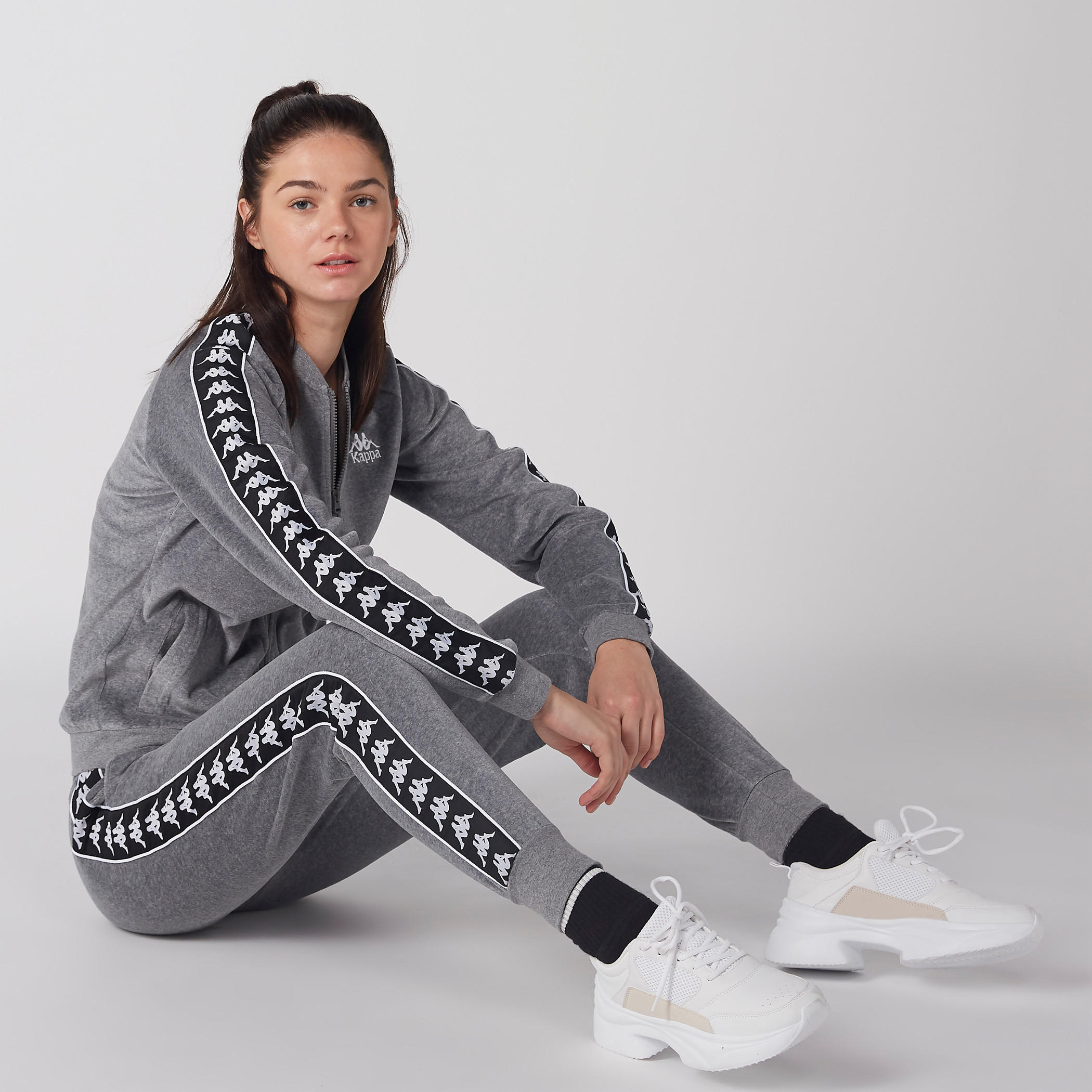 طقم بنطال رياضي وجاكيت بأكمام طويلة من كابا-women-clothing-sportswearandactivewear-trackpantsandtracksuits-image-2