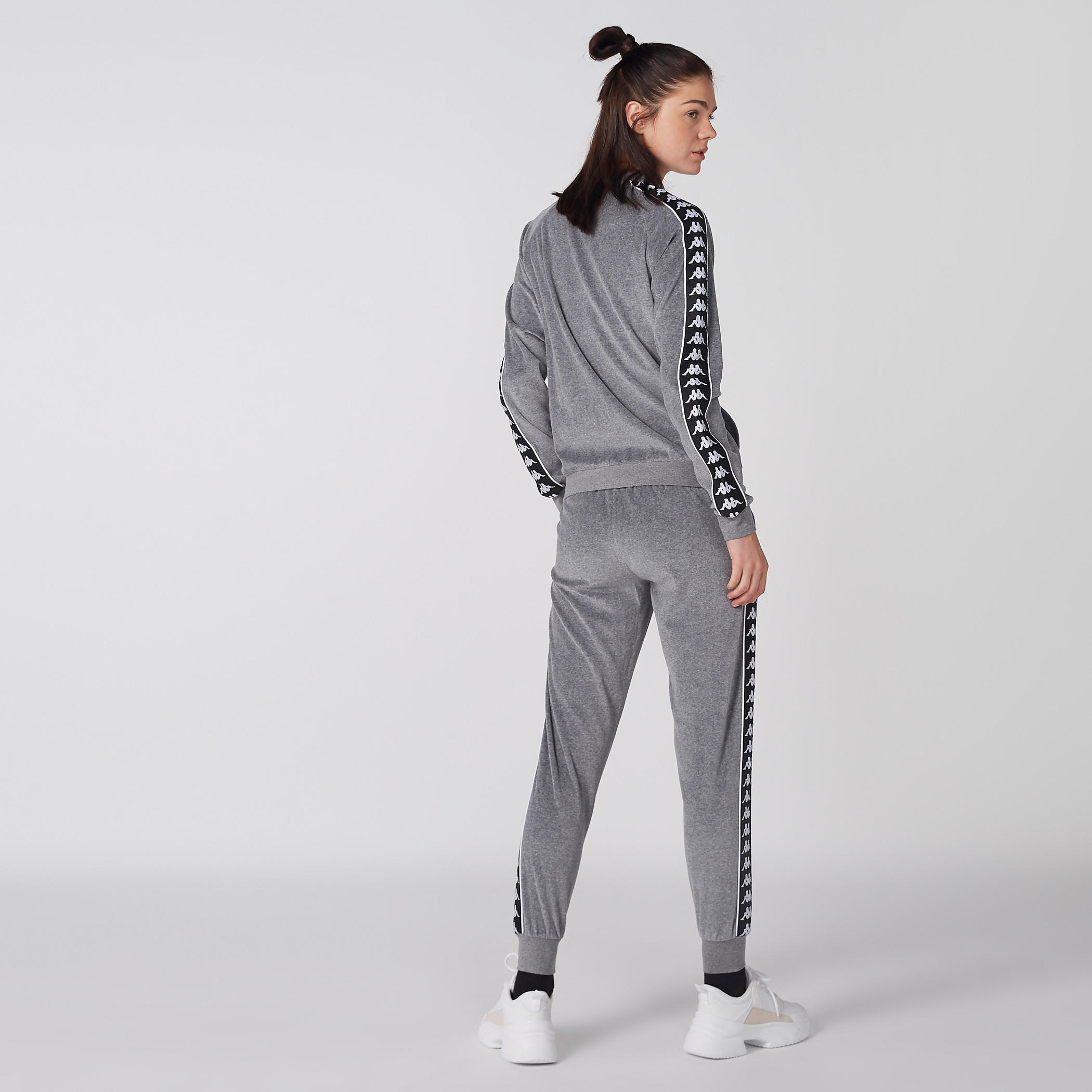 طقم بنطال رياضي وجاكيت بأكمام طويلة من كابا-women-clothing-sportswearandactivewear-trackpantsandtracksuits-image-4