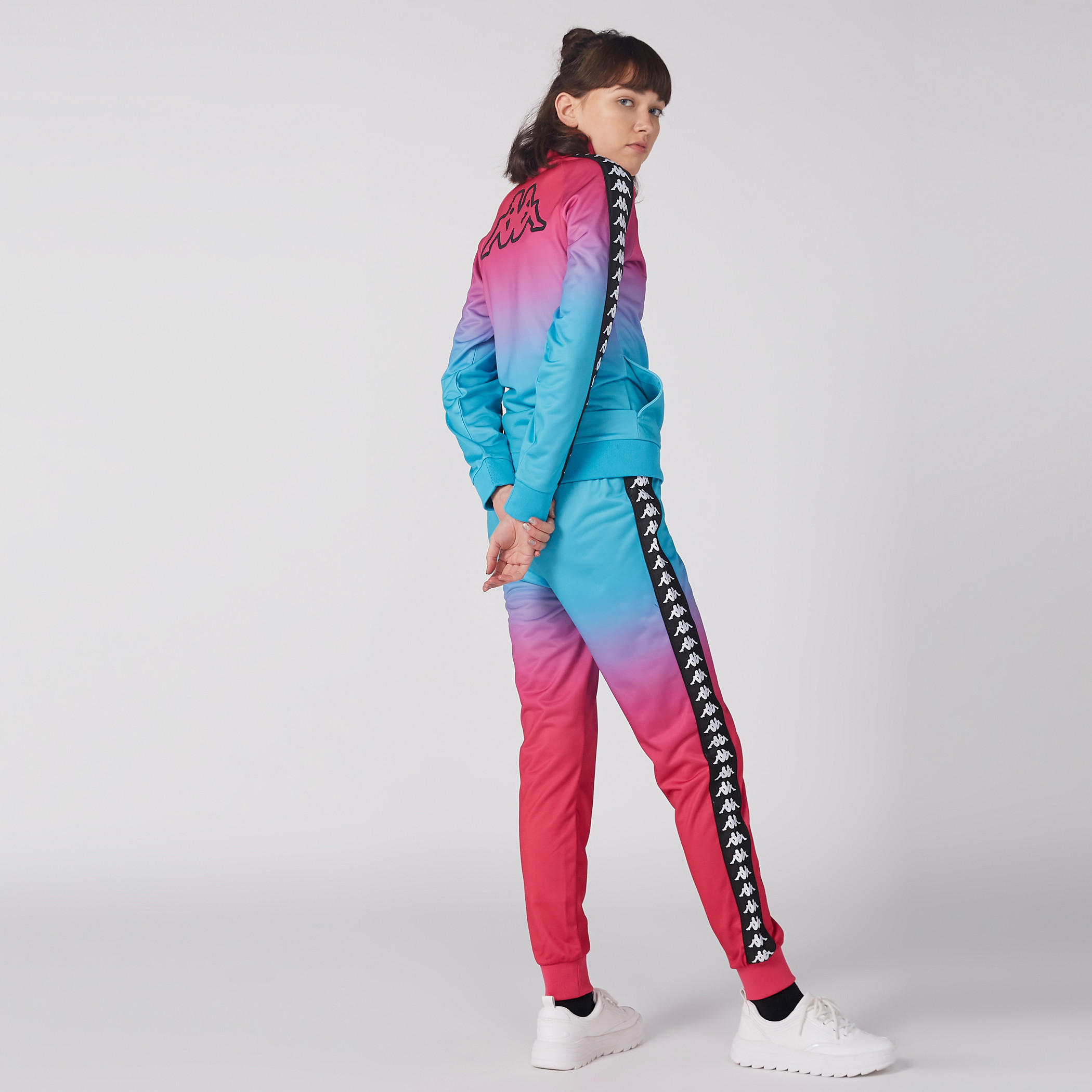 بنطال رياضي بخصر مطّاطي وطبعات من كابا-women-clothing-sportswearandactivewear-bottoms-image-1