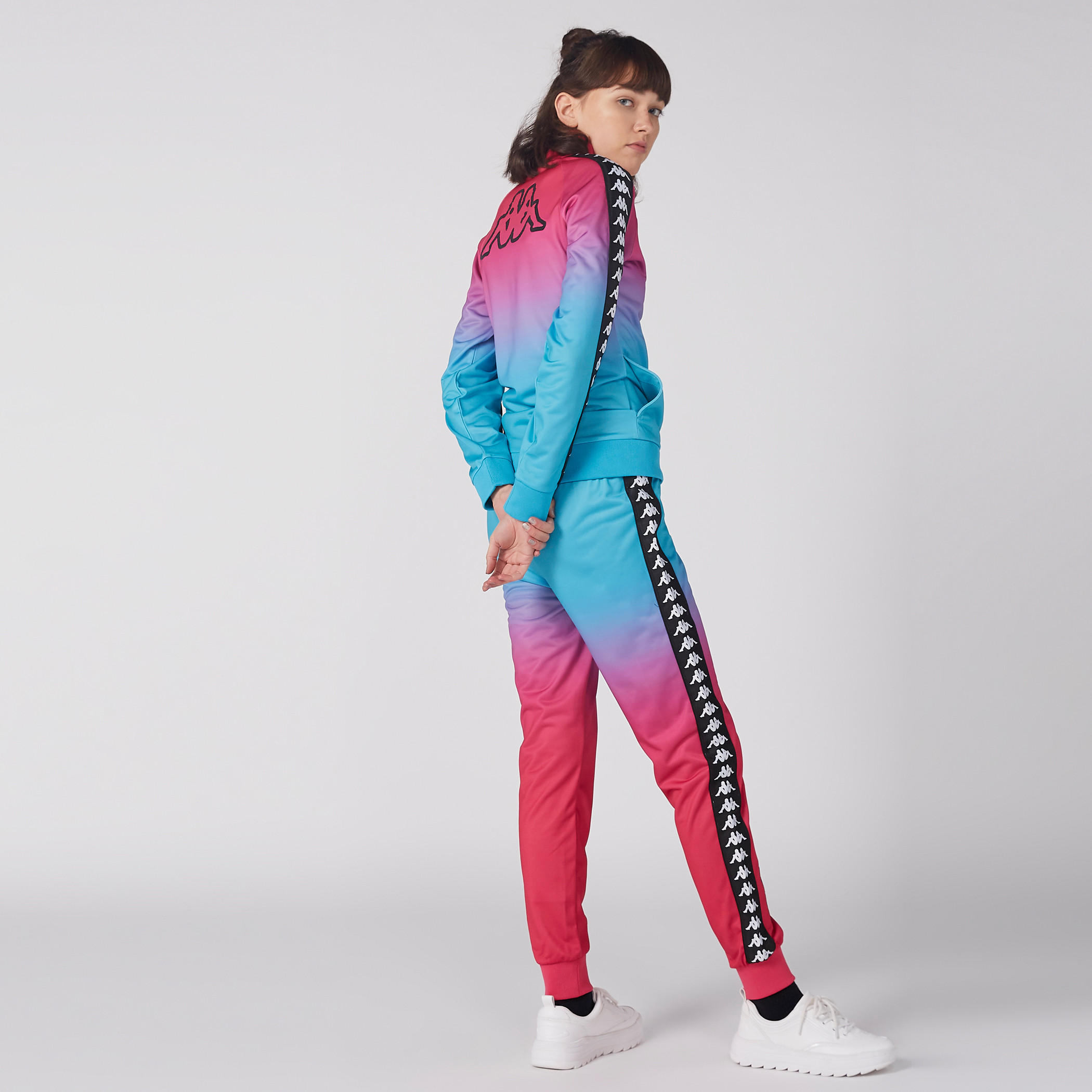 جاكيت بجيوب وأكمام طويلة وسحّاب إغلاق من كابا-women-clothing-sportswearandactivewear-coatsandjackets-jackets-image-4