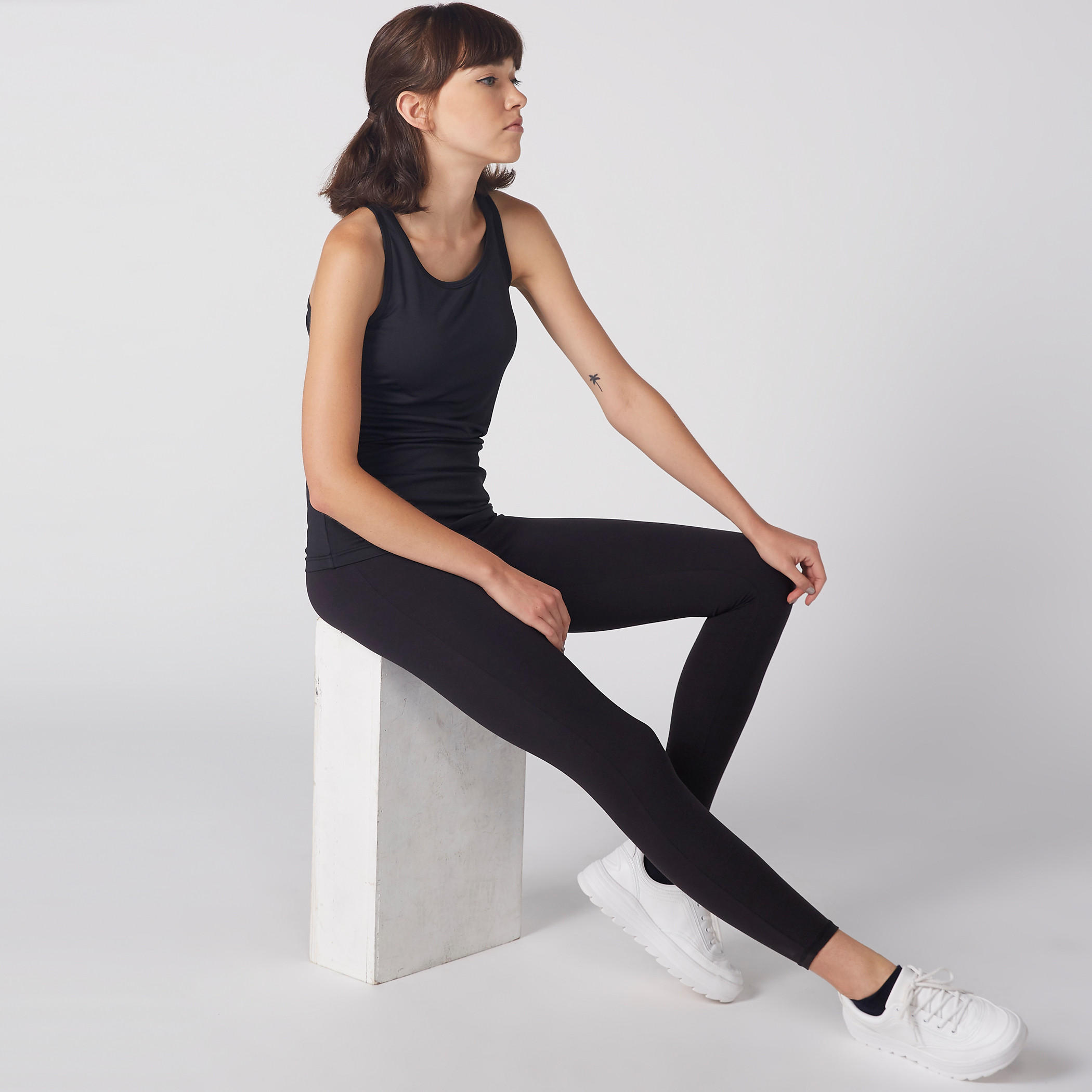 فيست دون أكمام بظهر ريسر من كابا-women-clothing-sportswearandactivewear-tshirtsandvests-image-2