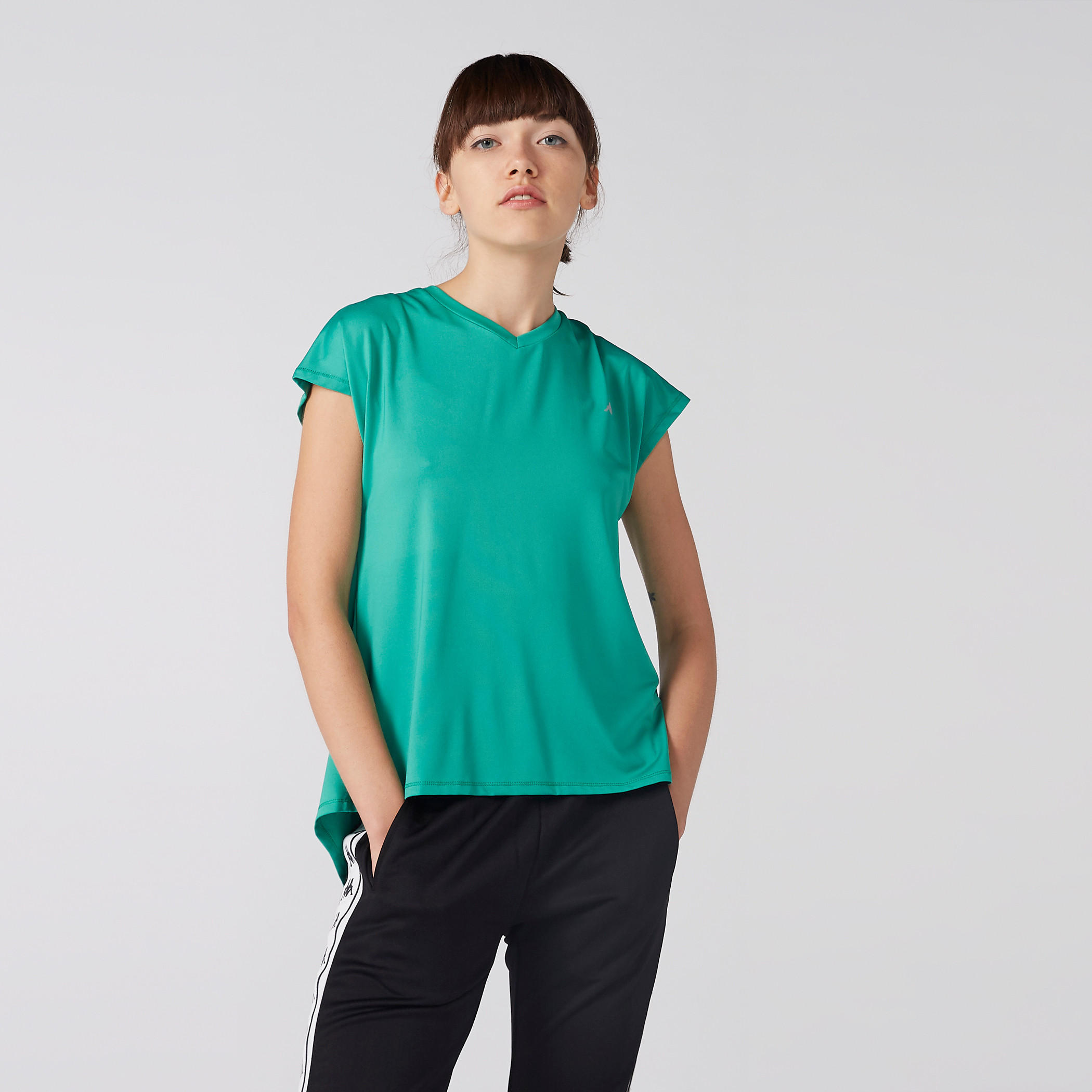 بلوزة بأكمام متصلة وياقة V وظهر متقاطع من كابا-women-clothing-sportswearandactivewear-tshirtsandvests-image-1