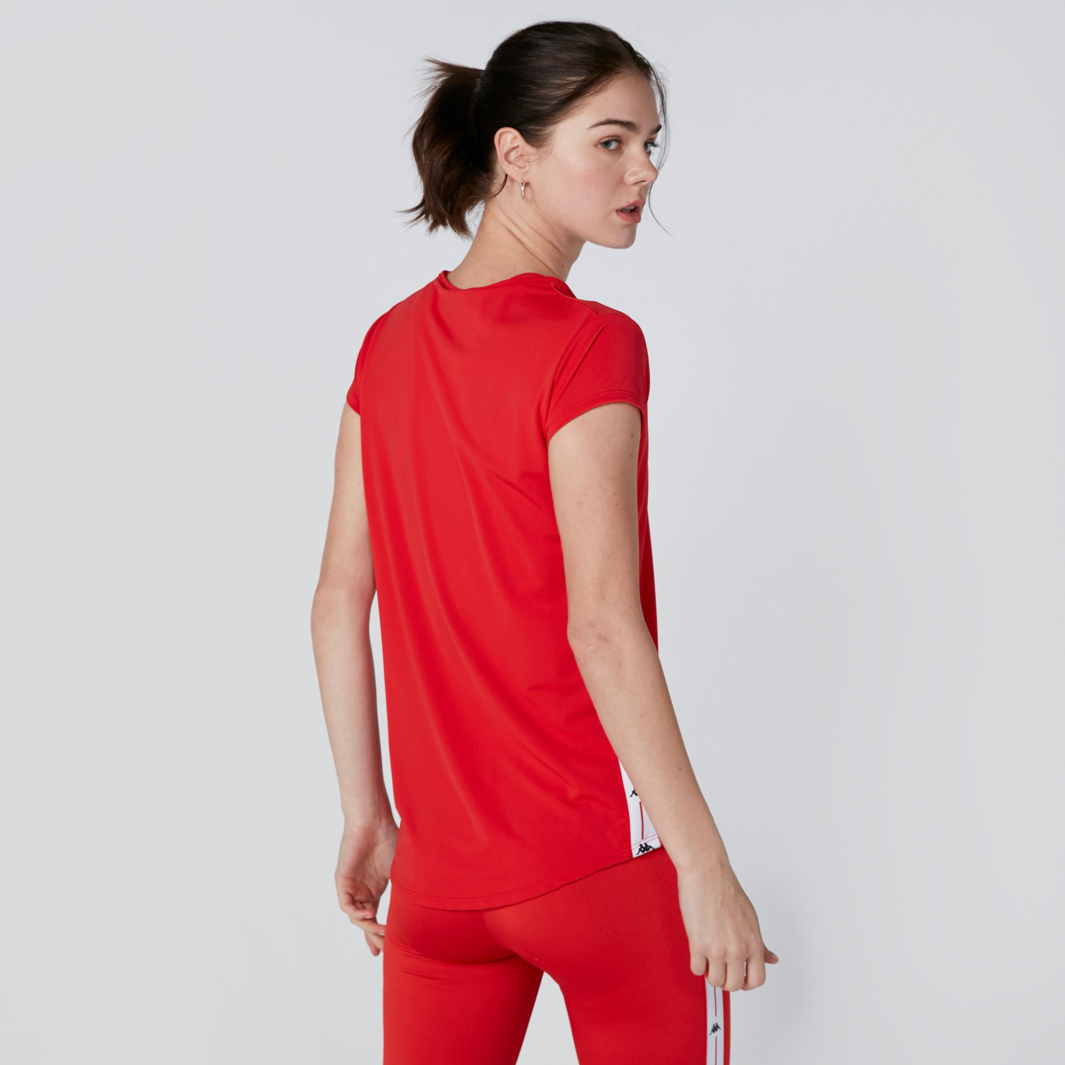 تيشيرت بياقة مستديرة وأكمام كاب من كابا-women-clothing-sportswearandactivewear-tshirtsandvests-image-2