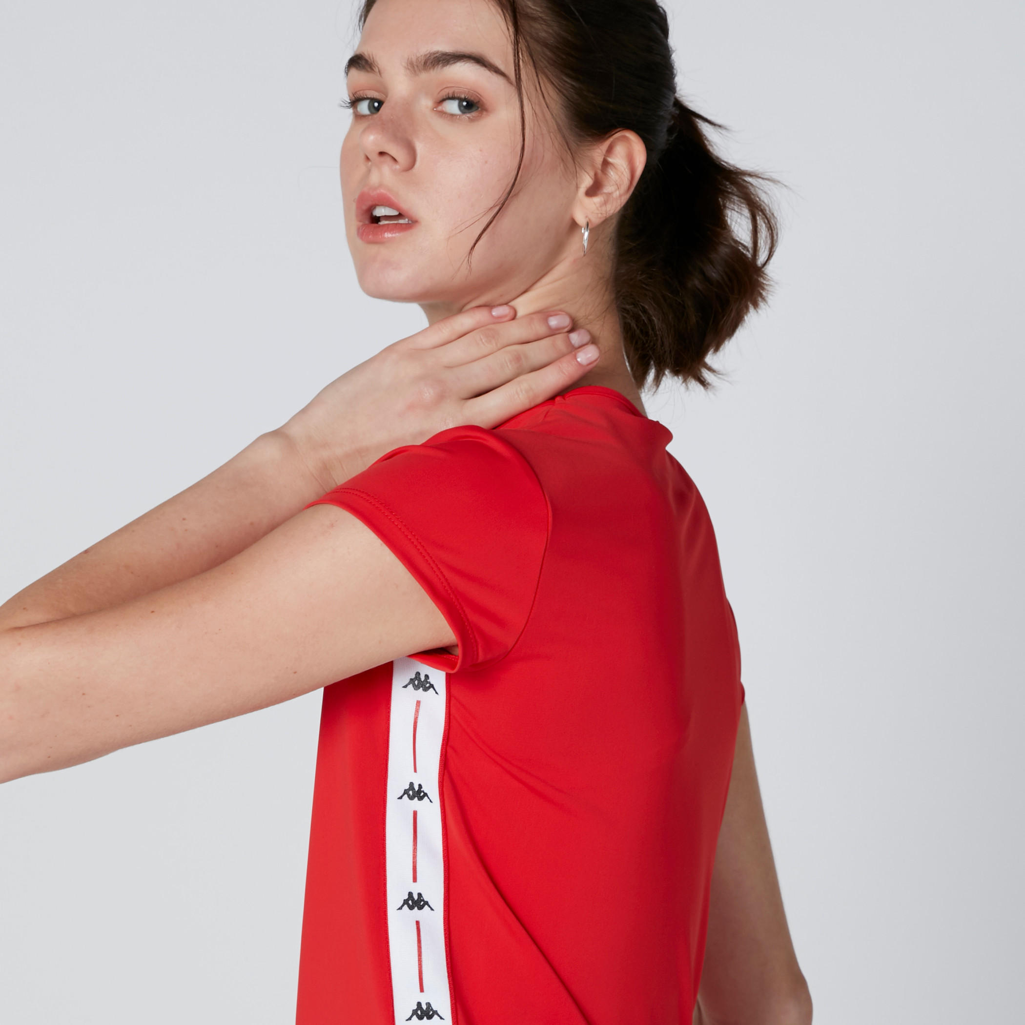 تيشيرت بياقة مستديرة وأكمام كاب من كابا-women-clothing-sportswearandactivewear-tshirtsandvests-image-5