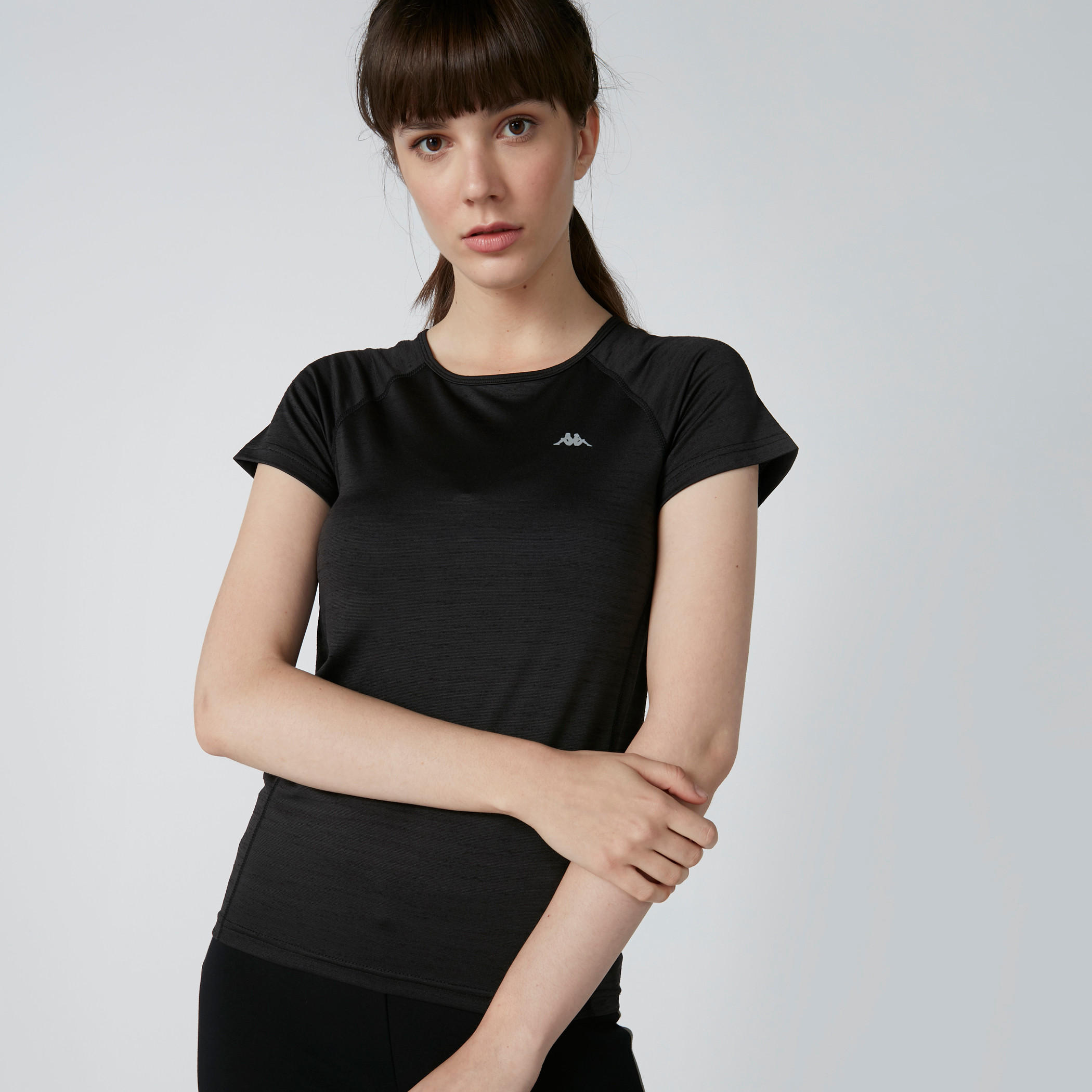 تيشيرت بياقة مستديرة وأكمام مغايرة من كابا-women-clothing-sportswearandactivewear-tshirtsandvests-image-3