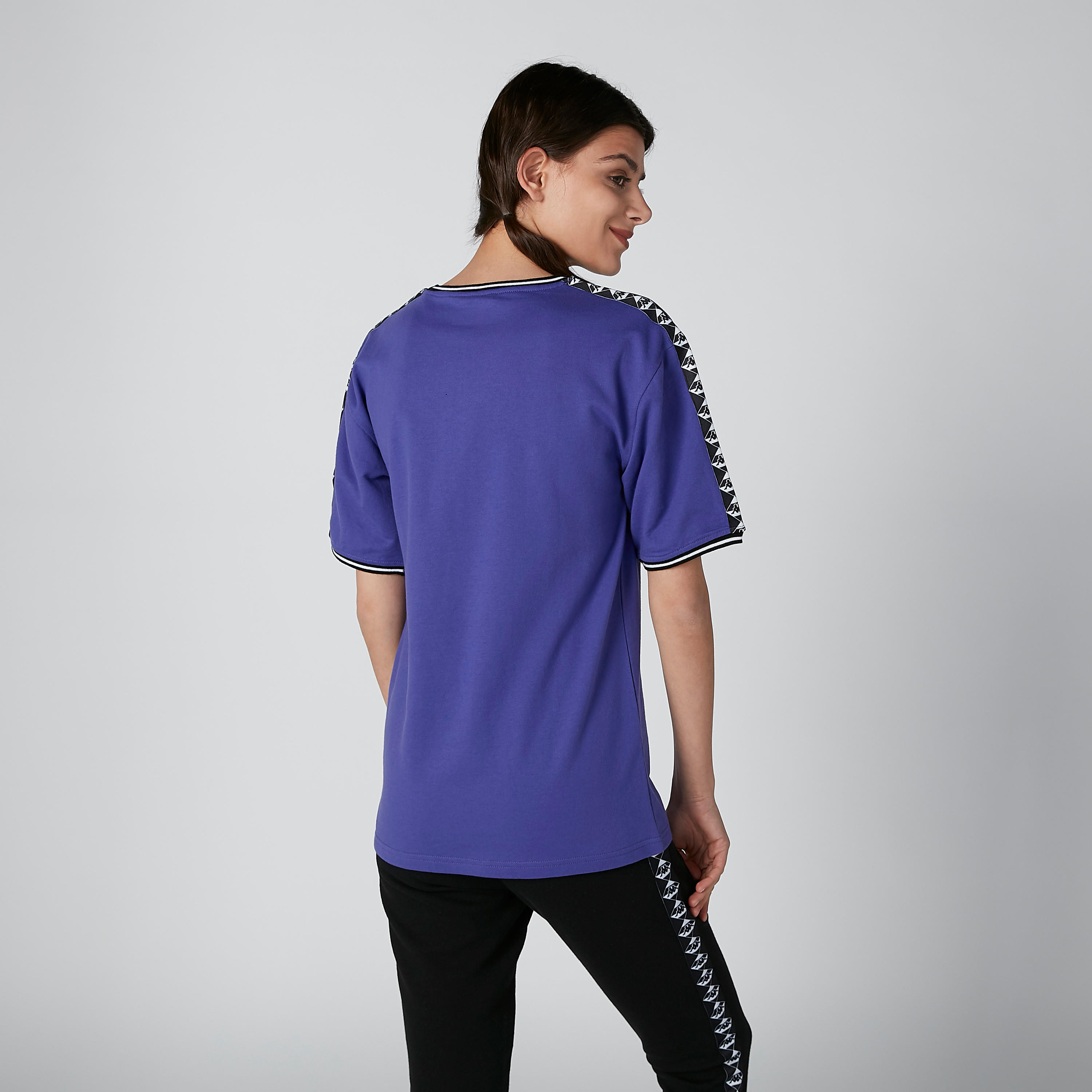 تيشيرت مستدام بأكمام قصيرة وشريطة من كابا-women-clothing-sportswearandactivewear-tshirtsandvests-image-2