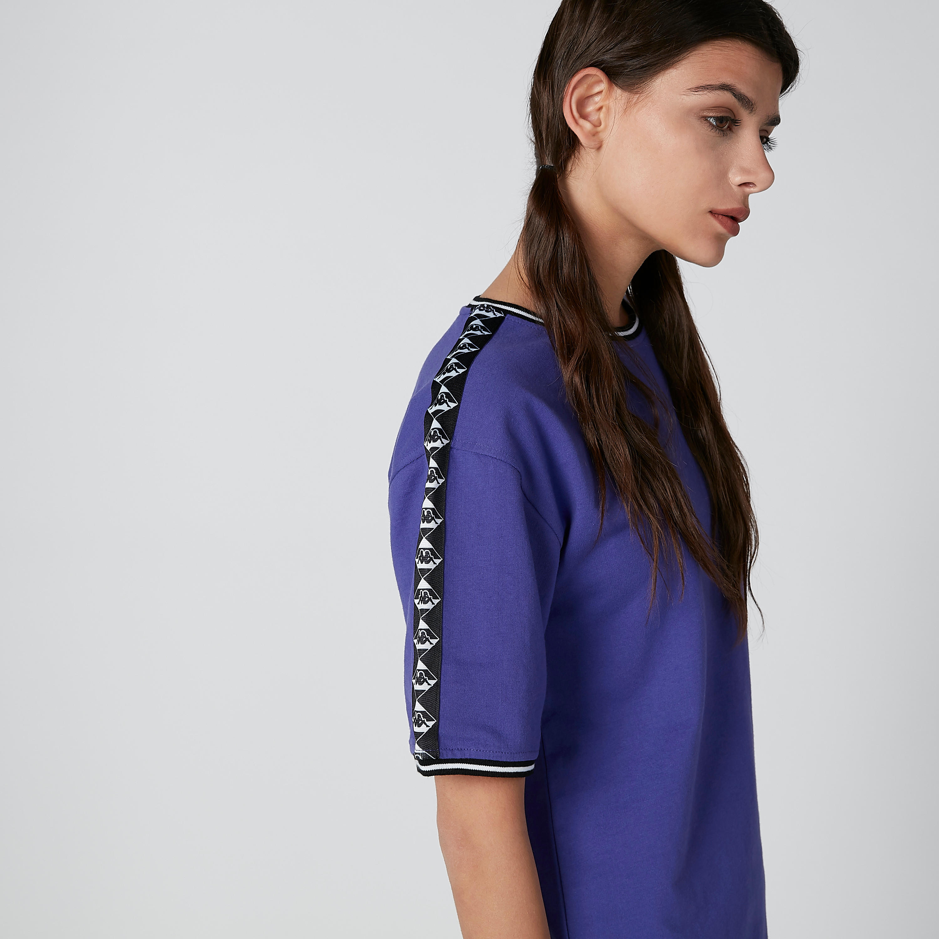 تيشيرت مستدام بأكمام قصيرة وشريطة من كابا-women-clothing-sportswearandactivewear-tshirtsandvests-image-5
