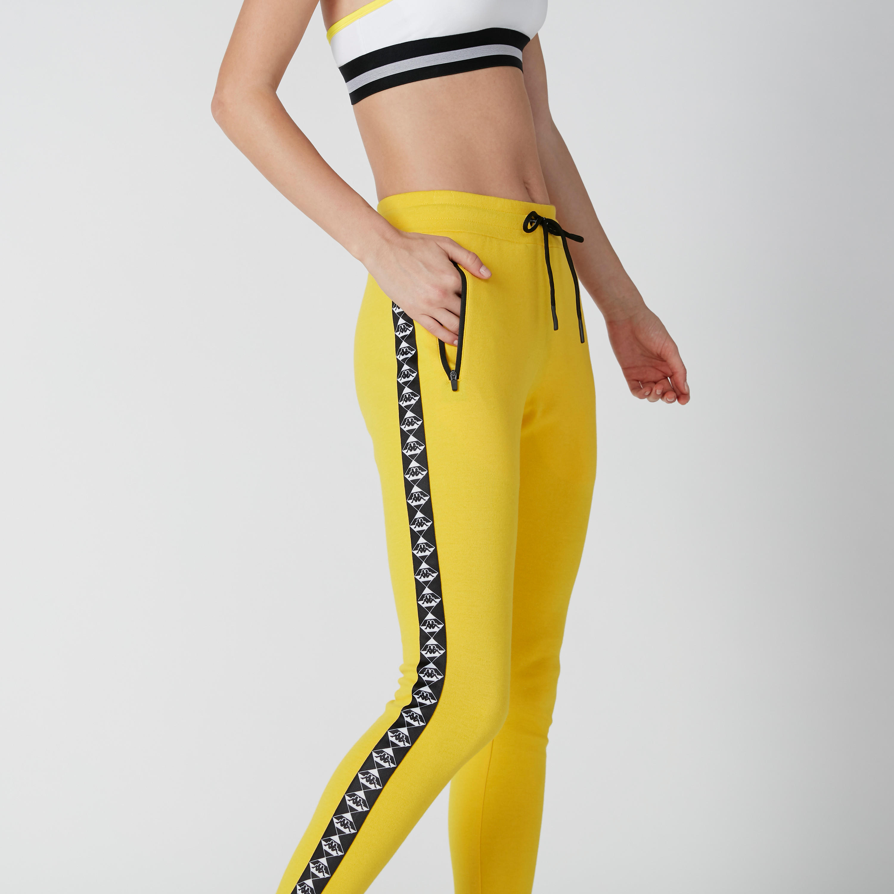 بنطلون رياضي مستدام بشريطة جانبية وطبعات من كابا-women-clothing-sportswearandactivewear-bottoms-image-5