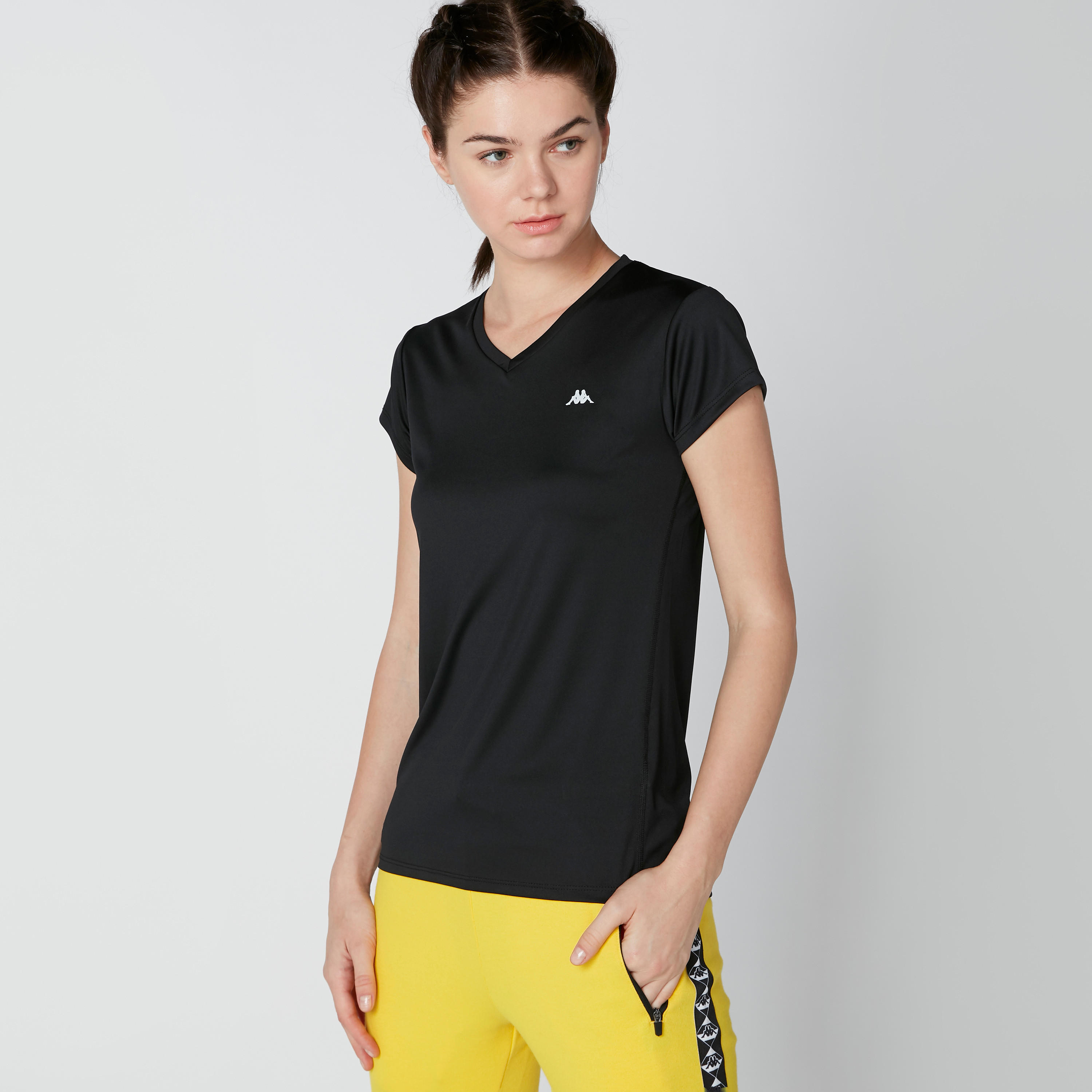 تيشيرت مستدام بياقة V وأكمام قصيرة من كابا-women-clothing-sportswearandactivewear-tshirtsandvests-image-1
