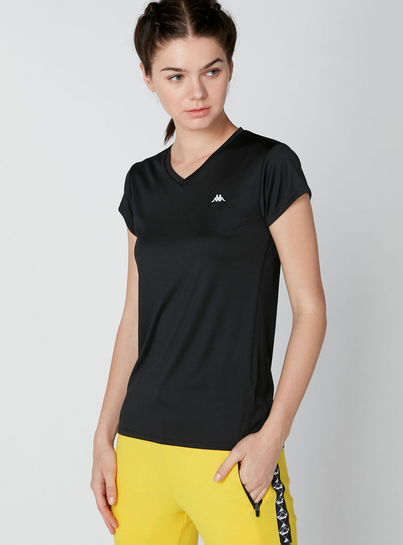 تيشيرت مستدام بياقة V وأكمام قصيرة من كابا-women-clothing-sportswearandactivewear-tshirtsandvests-image-1