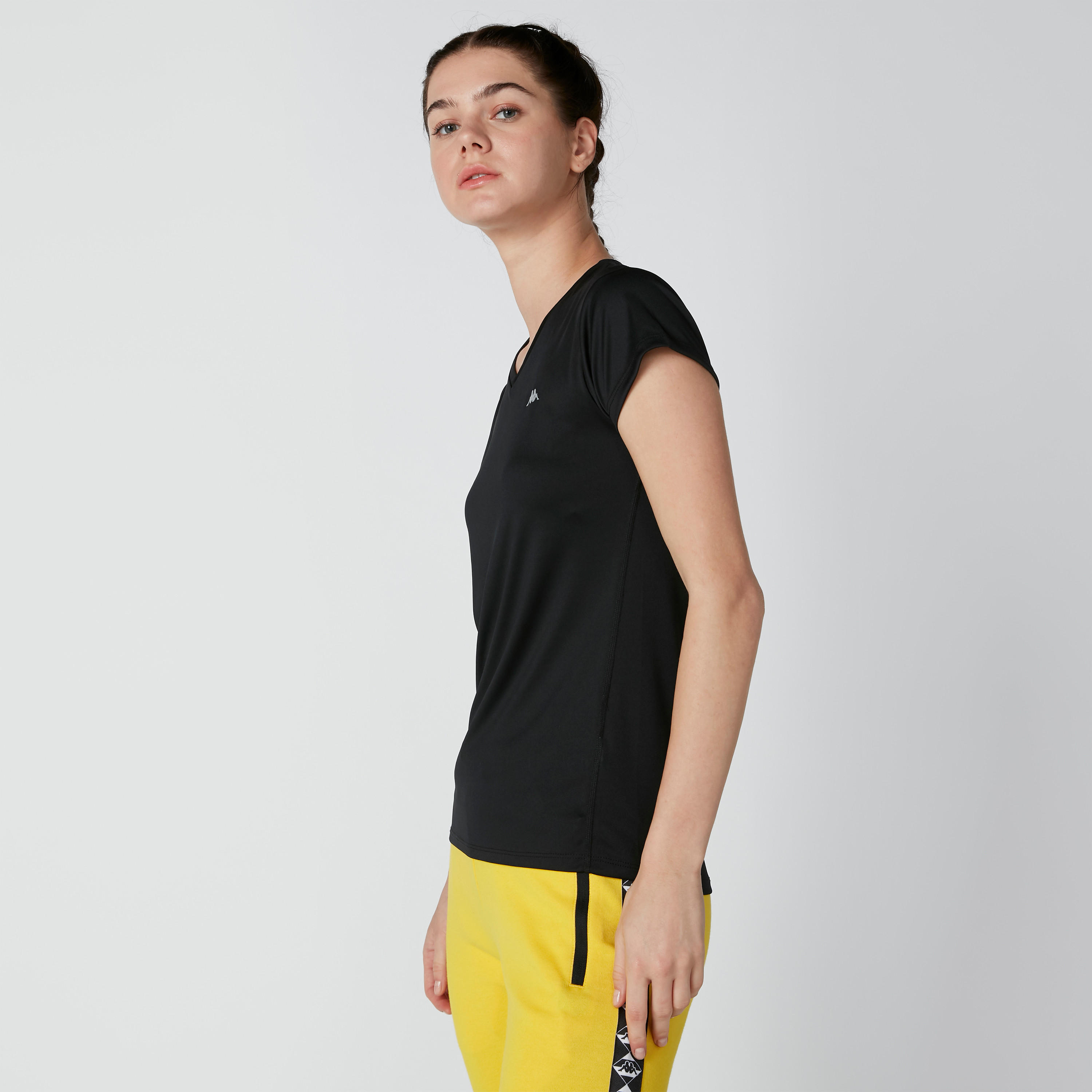 تيشيرت مستدام بياقة V وأكمام قصيرة من كابا-women-clothing-sportswearandactivewear-tshirtsandvests-image-4