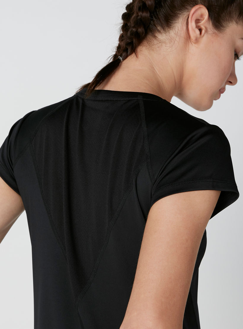 تيشيرت مستدام بياقة V وأكمام قصيرة من كابا-women-clothing-sportswearandactivewear-tshirtsandvests-image-5