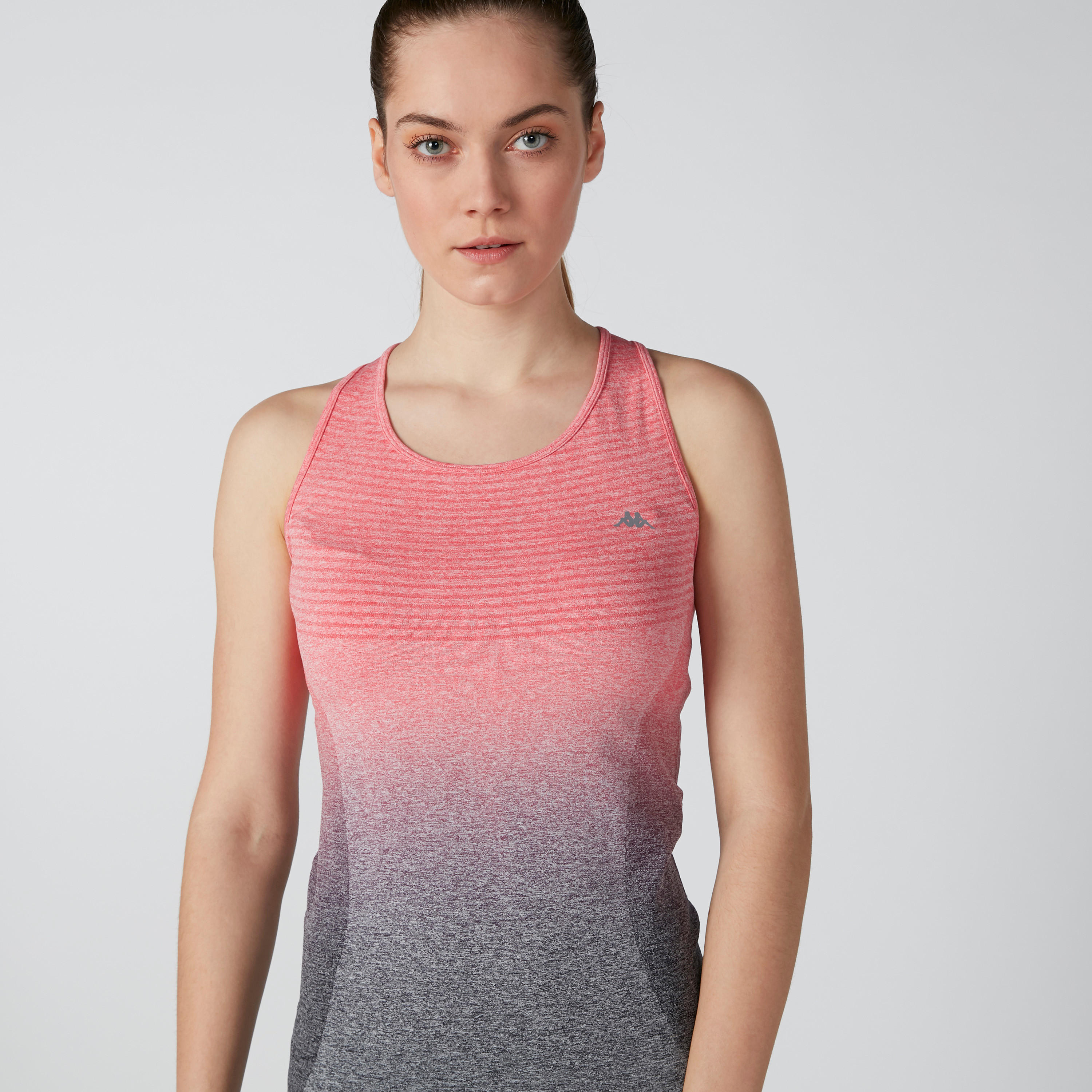فيست بظهر ريسر وياقة عميقة وطبعات من كابا-women-clothing-sportswearandactivewear-tshirtsandvests-image-4