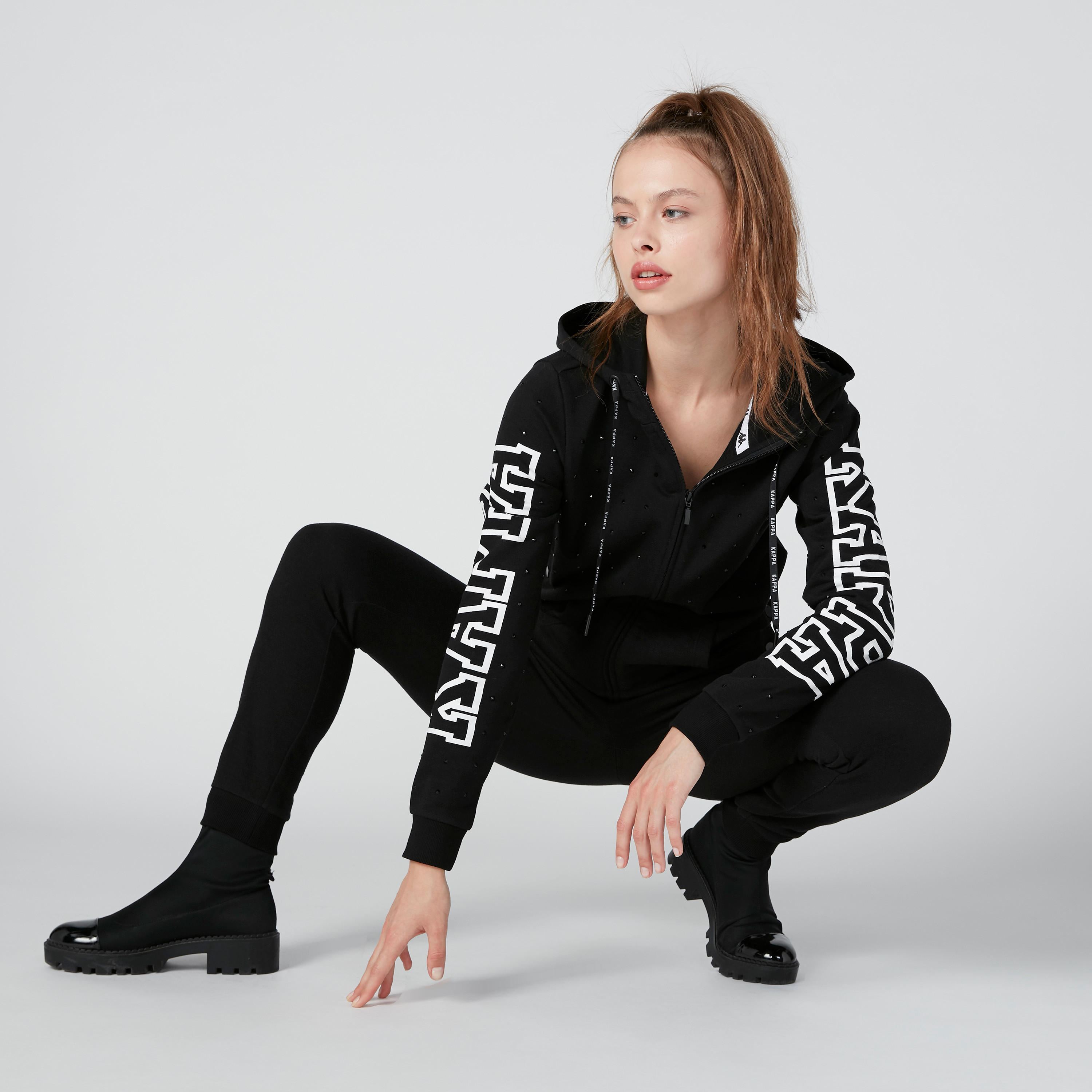 جاكيت بأكمام طويلة وسحّاب إغلاق وطبعات من كابا-women-clothing-sportswearandactivewear-coatsandjackets-jackets-image-1