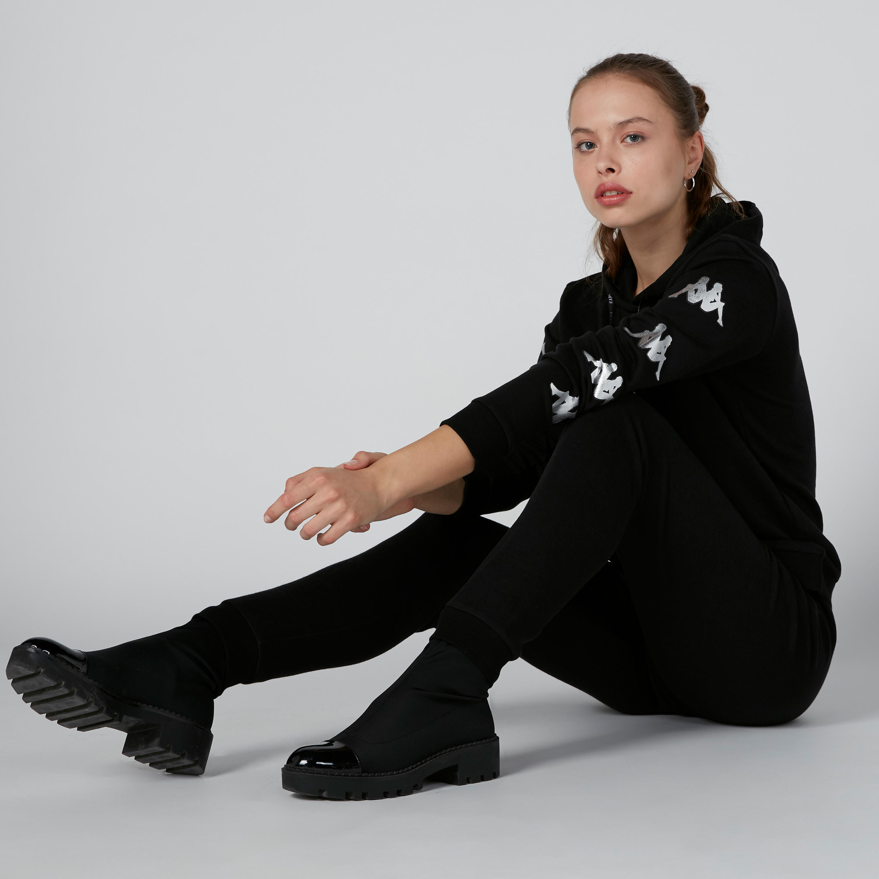 جاكيت بأكمام طويلة بطبعات وسحّاب إغلاق وجيوب من كابا-women-clothing-sportswearandactivewear-coatsandjackets-jackets-image-1