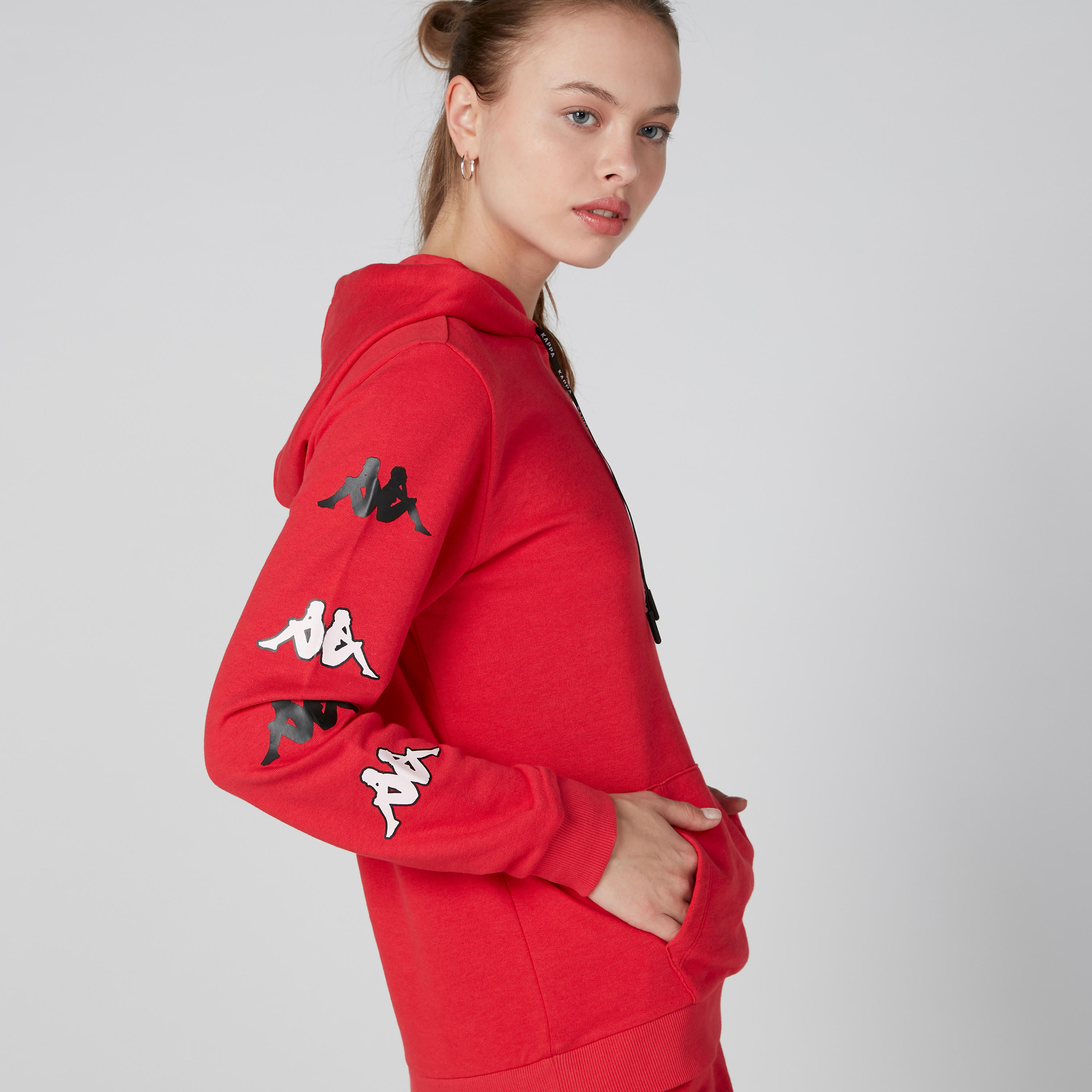 هودي بجيوب وطبعات من كابا-women-clothing-sportswearandactivewear-hoodiesandsweatshirts-image-1