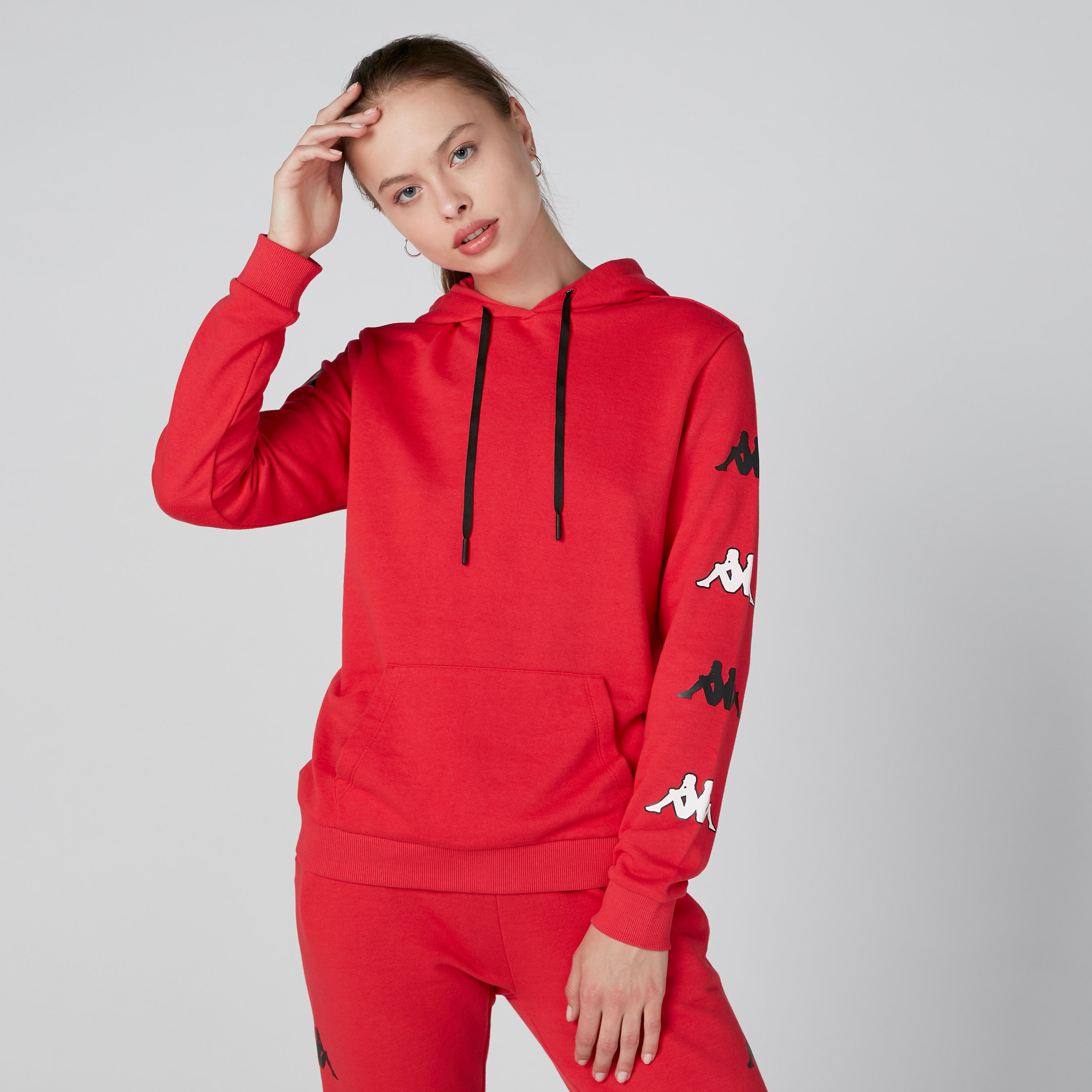 هودي بجيوب وطبعات من كابا-women-clothing-sportswearandactivewear-hoodiesandsweatshirts-image-3