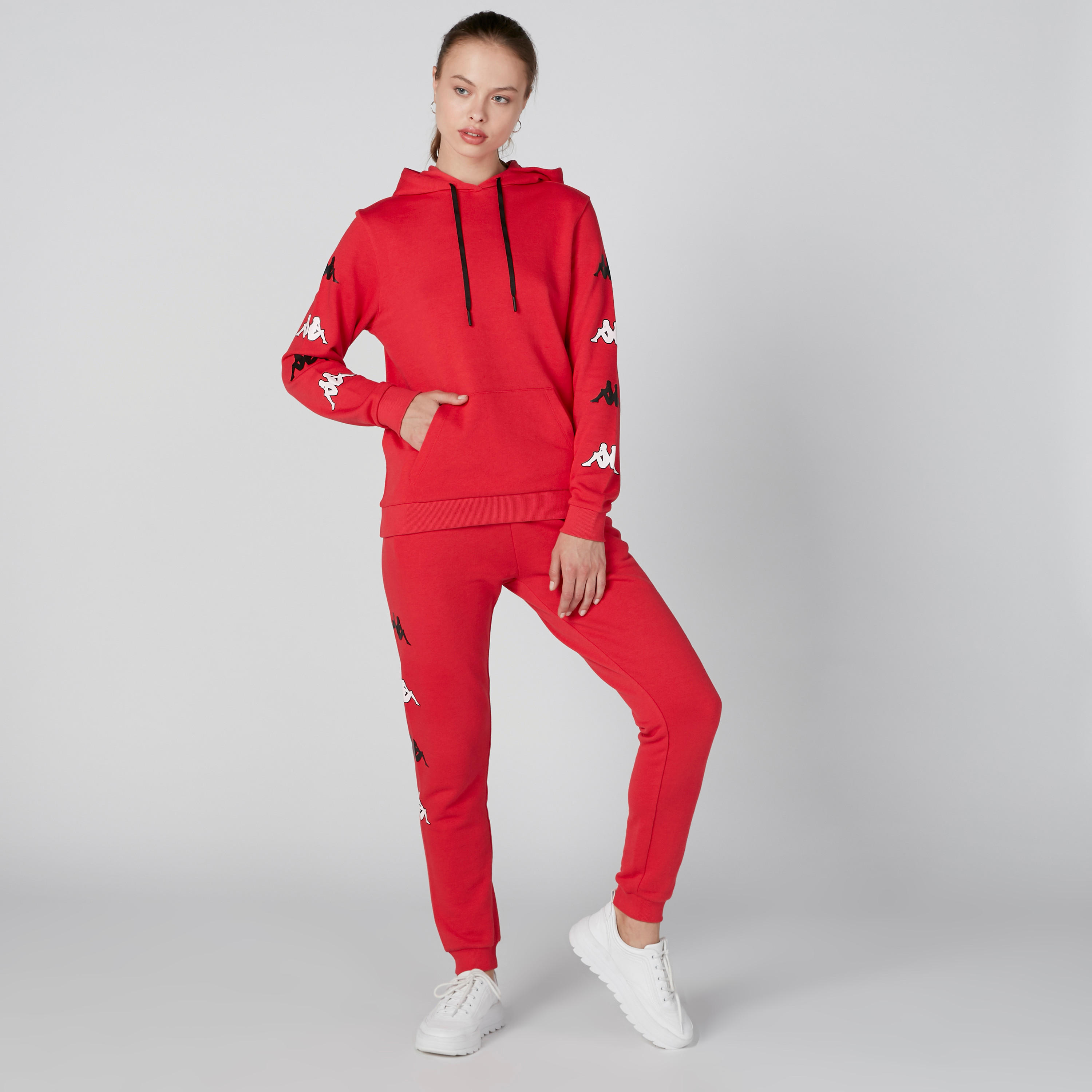 هودي بجيوب وطبعات من كابا-women-clothing-sportswearandactivewear-hoodiesandsweatshirts-image-4