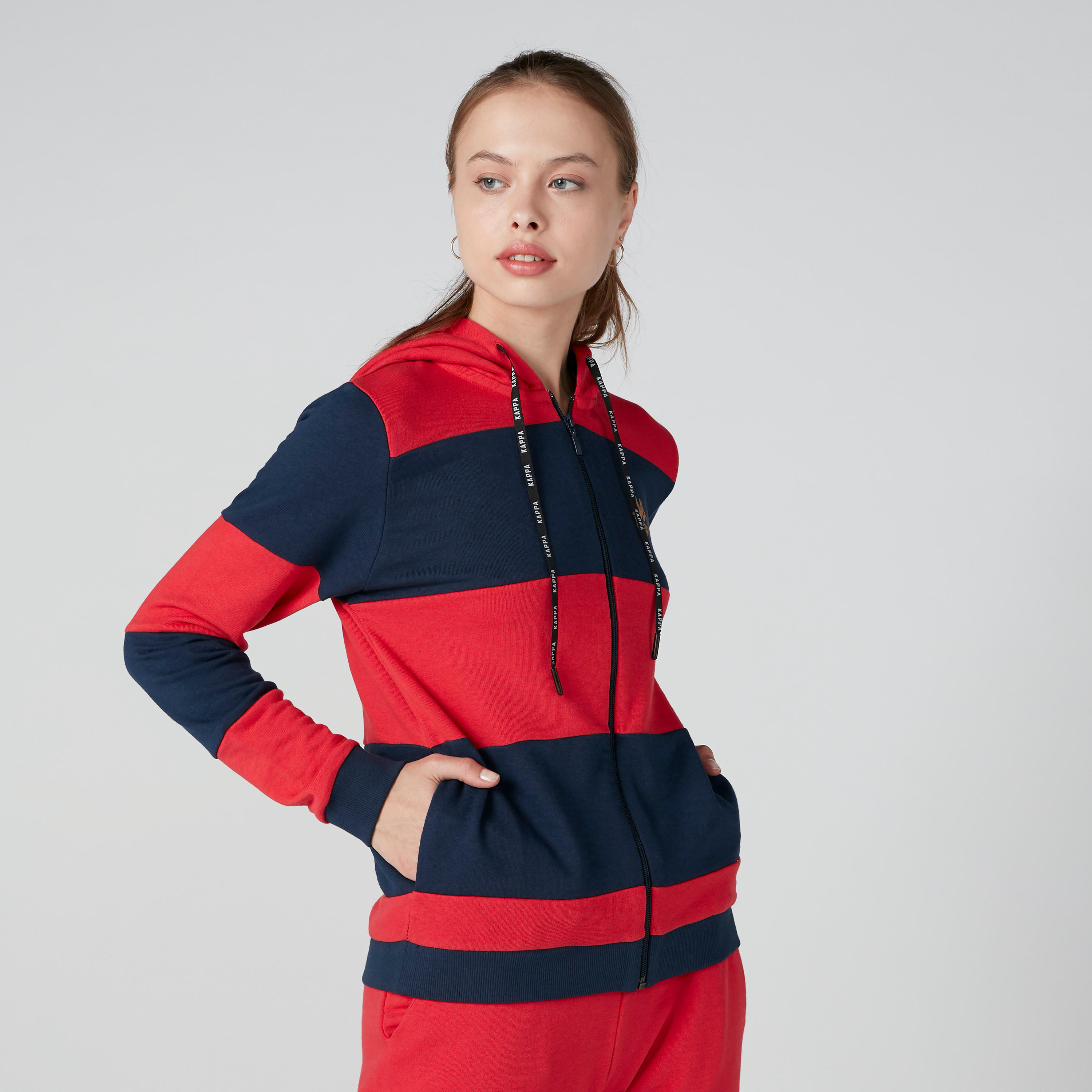 جاكيت مقلّم بسحّاب إغلاق وتفاصيل ترتر من كابا-women-clothing-sportswearandactivewear-coatsandjackets-jackets-image-1