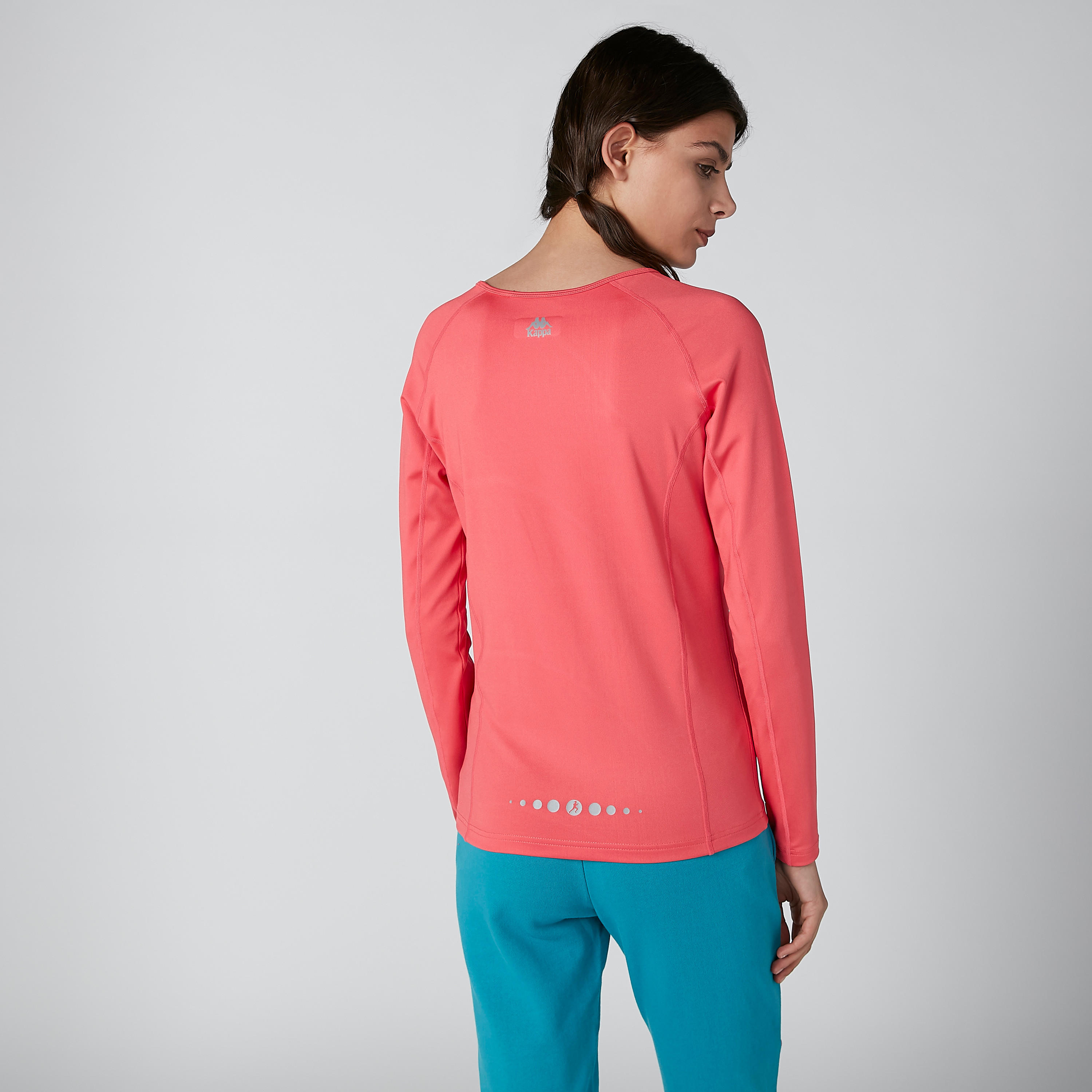 تيشيرت بأكمام مغايرة وطبعات من كابا-women-clothing-sportswearandactivewear-tshirtsandvests-image-3