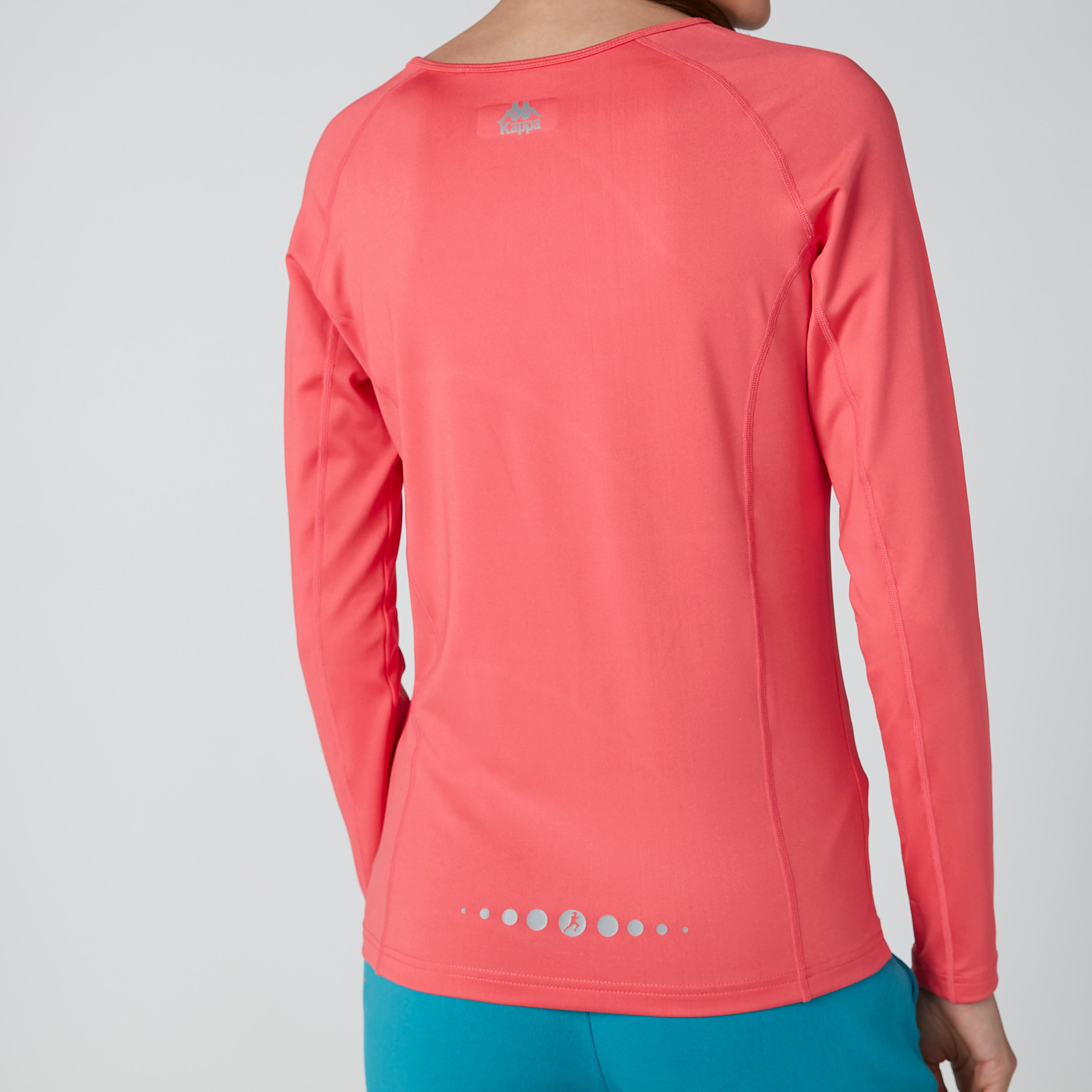 تيشيرت بأكمام مغايرة وطبعات من كابا-women-clothing-sportswearandactivewear-tshirtsandvests-image-1