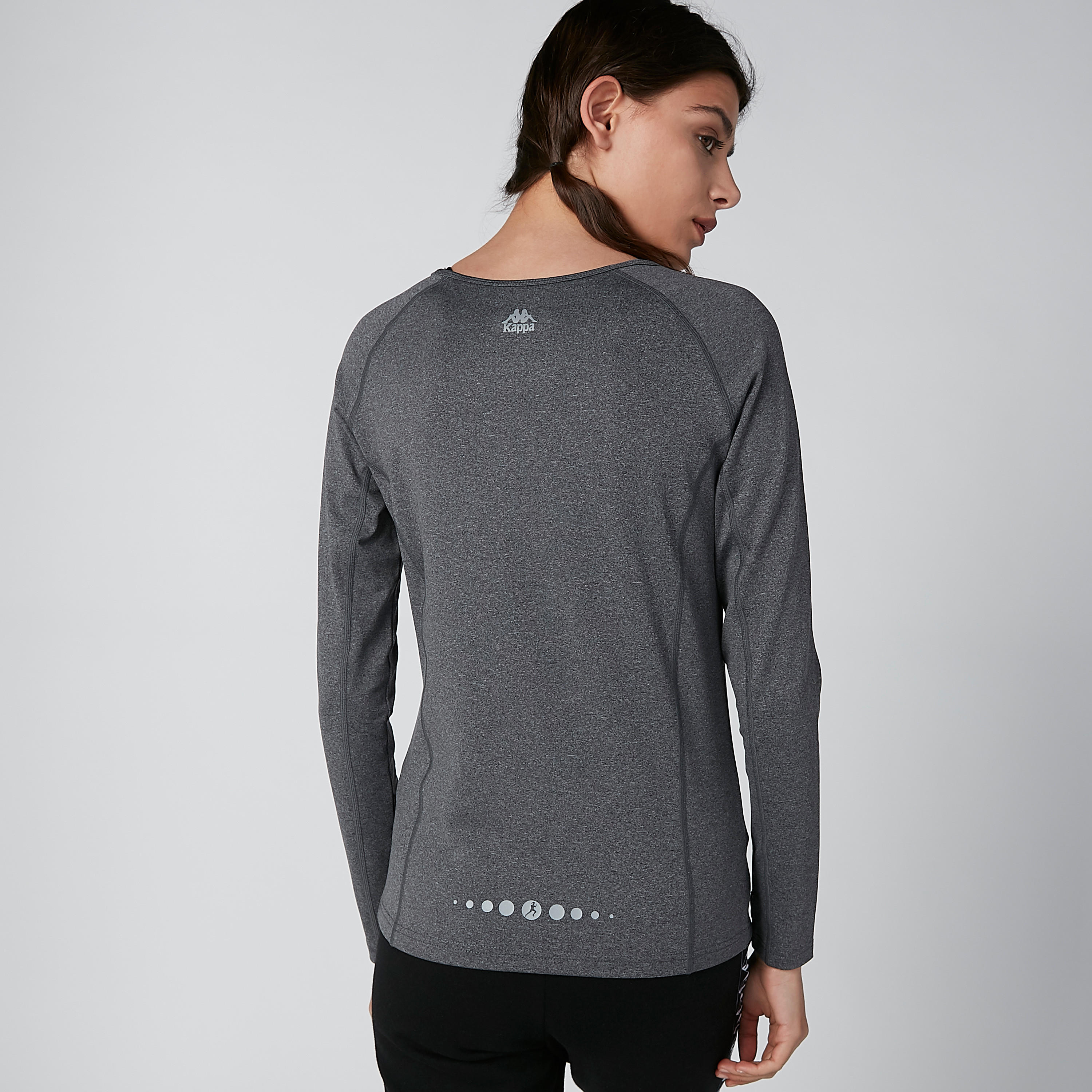 تيشيرت بأكمام مغايرة وفتحة إصبع وطبعات من كابا-women-clothing-sportswearandactivewear-tshirtsandvests-image-2