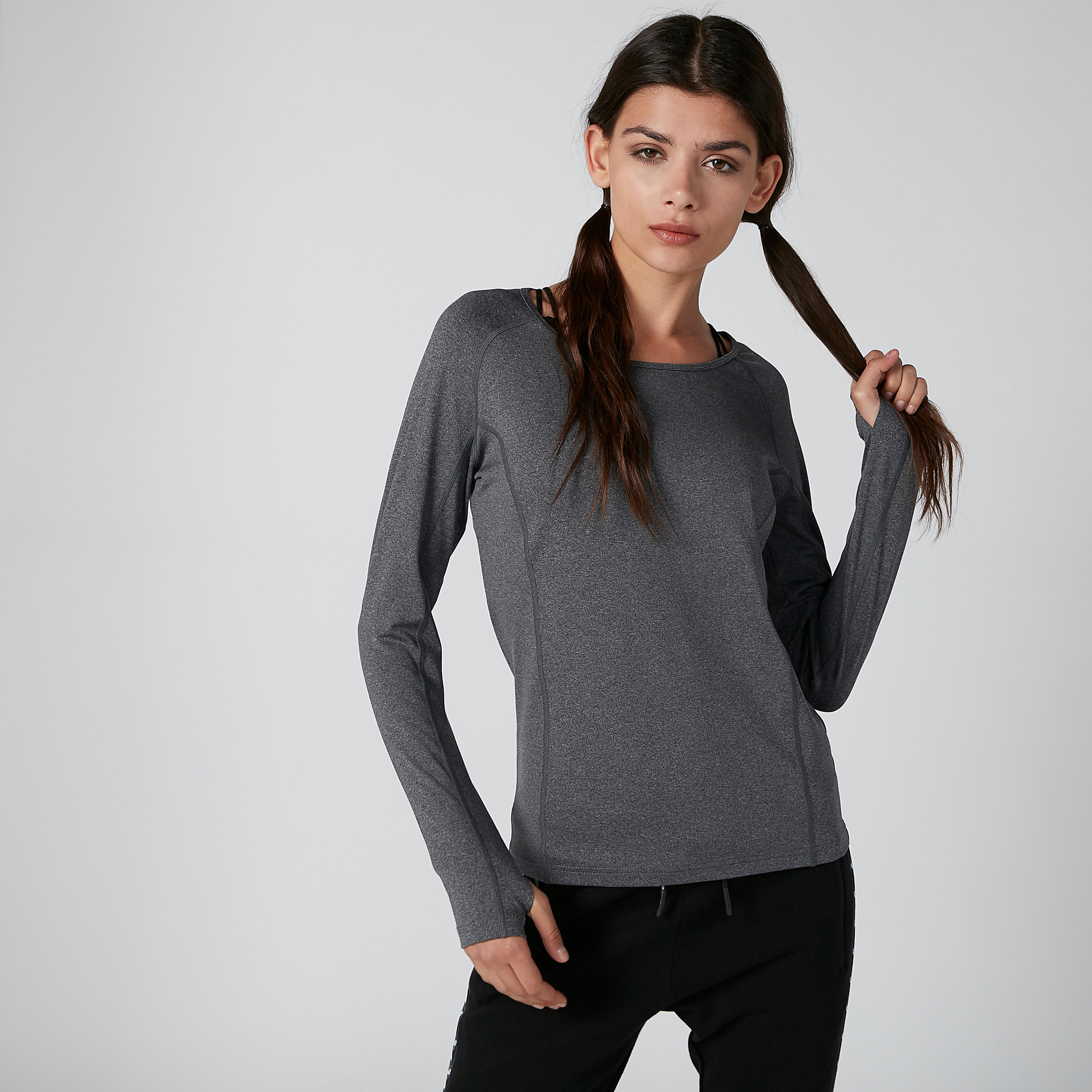 تيشيرت بأكمام مغايرة وفتحة إصبع وطبعات من كابا-women-clothing-sportswearandactivewear-tshirtsandvests-image-3