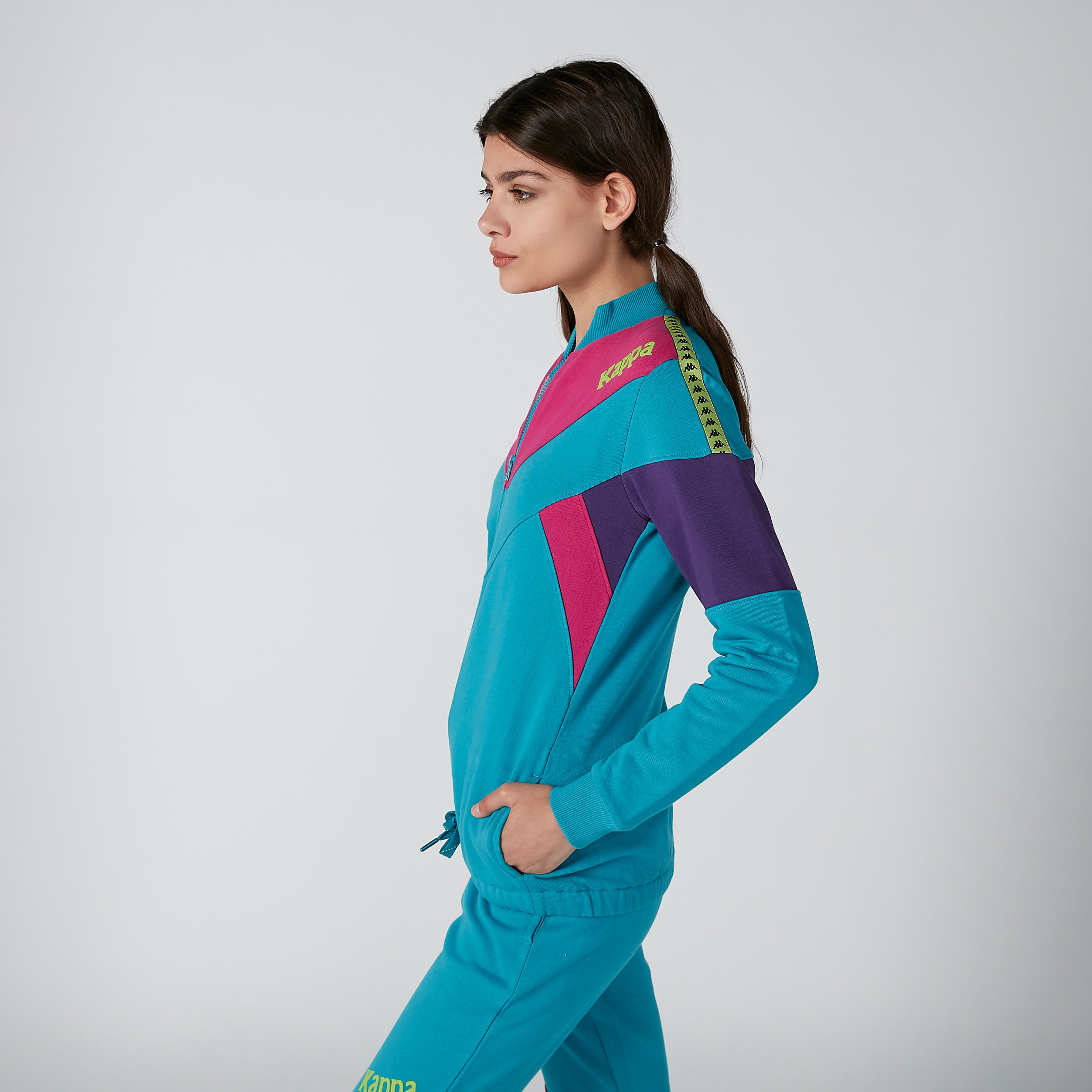 جاكيت بأكمام طويلة وشريطة من كابا-women-clothing-sportswearandactivewear-coatsandjackets-jackets-image-1
