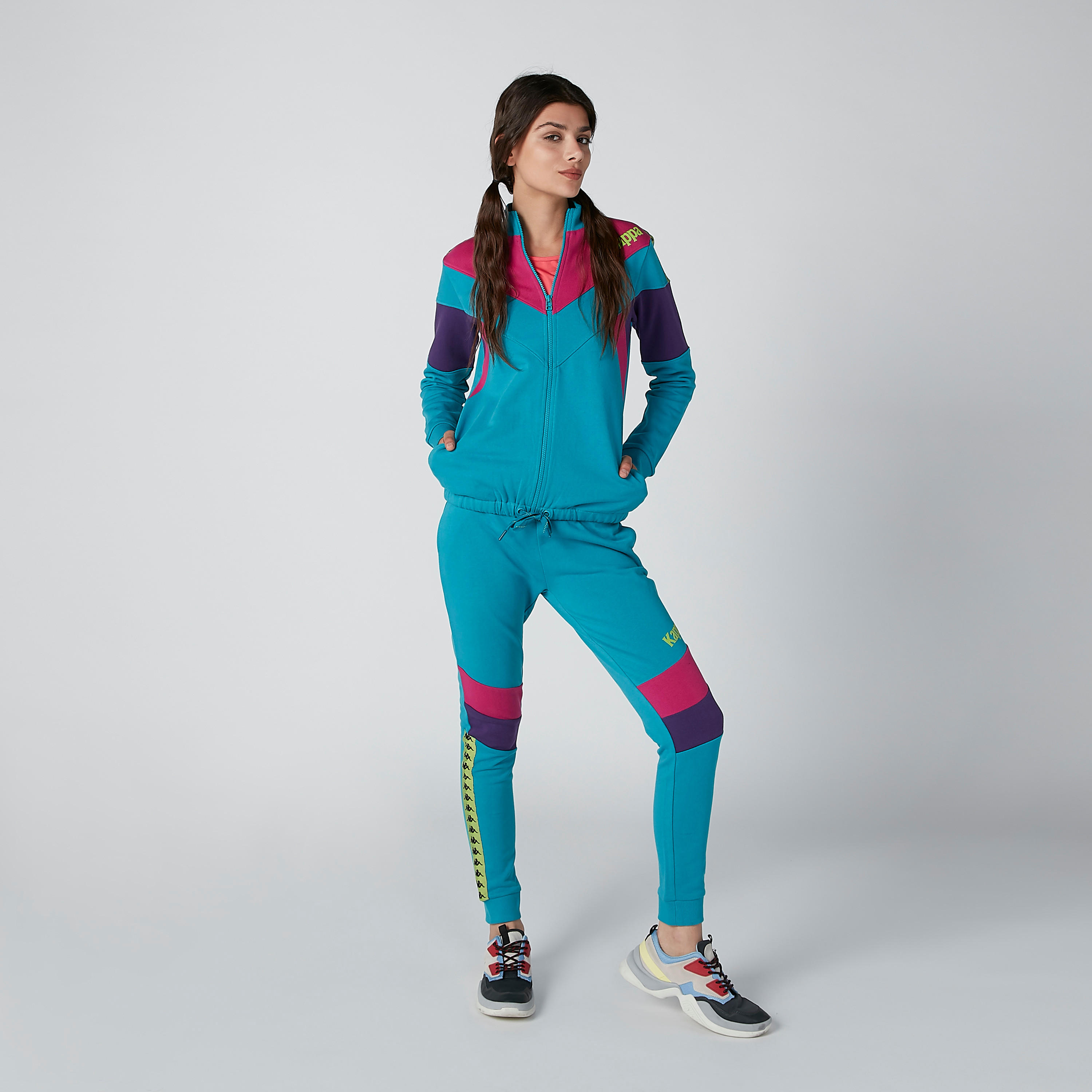 جاكيت بأكمام طويلة وشريطة من كابا-women-clothing-sportswearandactivewear-coatsandjackets-jackets-image-4