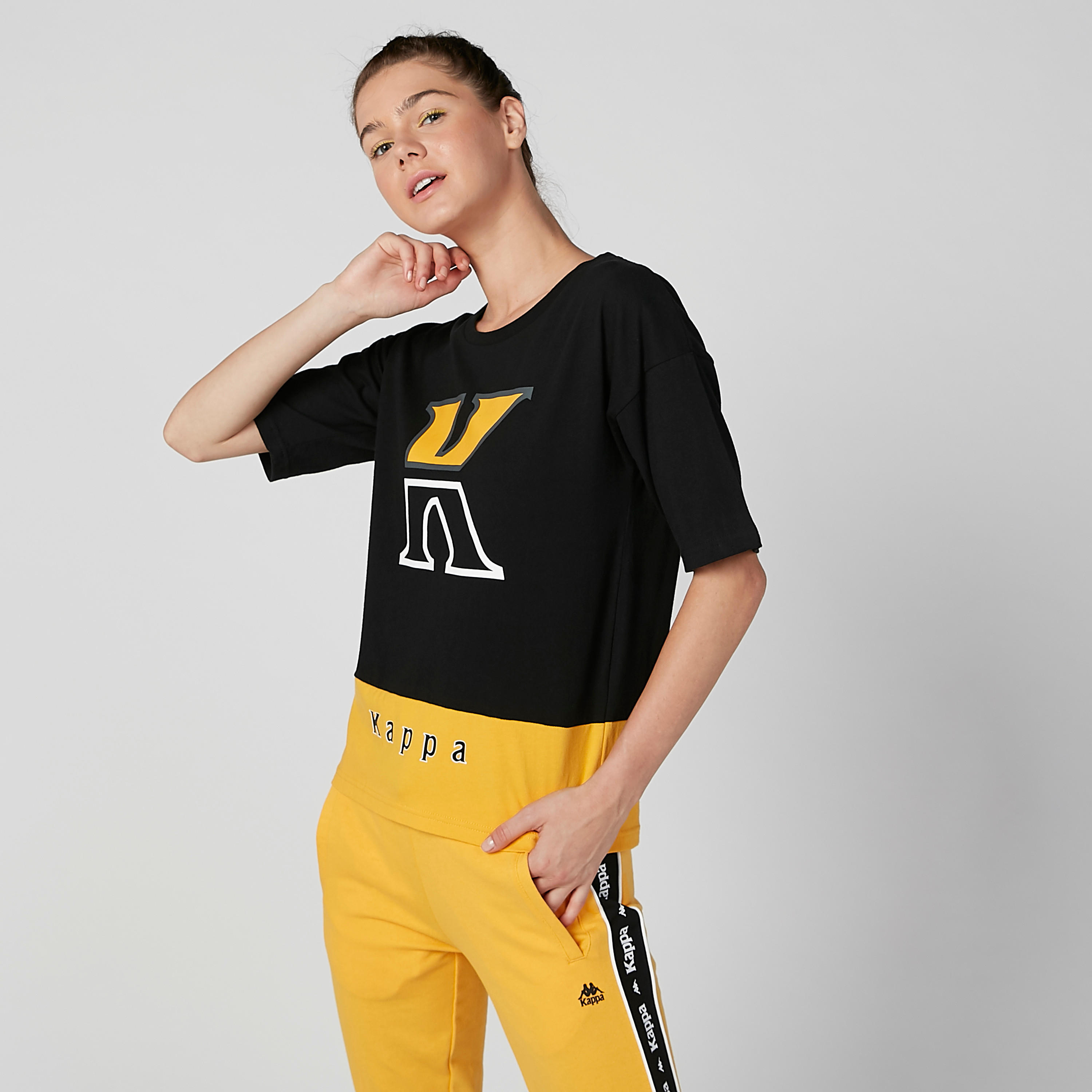 تيشيرت مستدام بياقة مستديرة وأكمام قصيرة وطبعات من كابا -women-clothing-sportswearandactivewear-tshirtsandvests-image-1