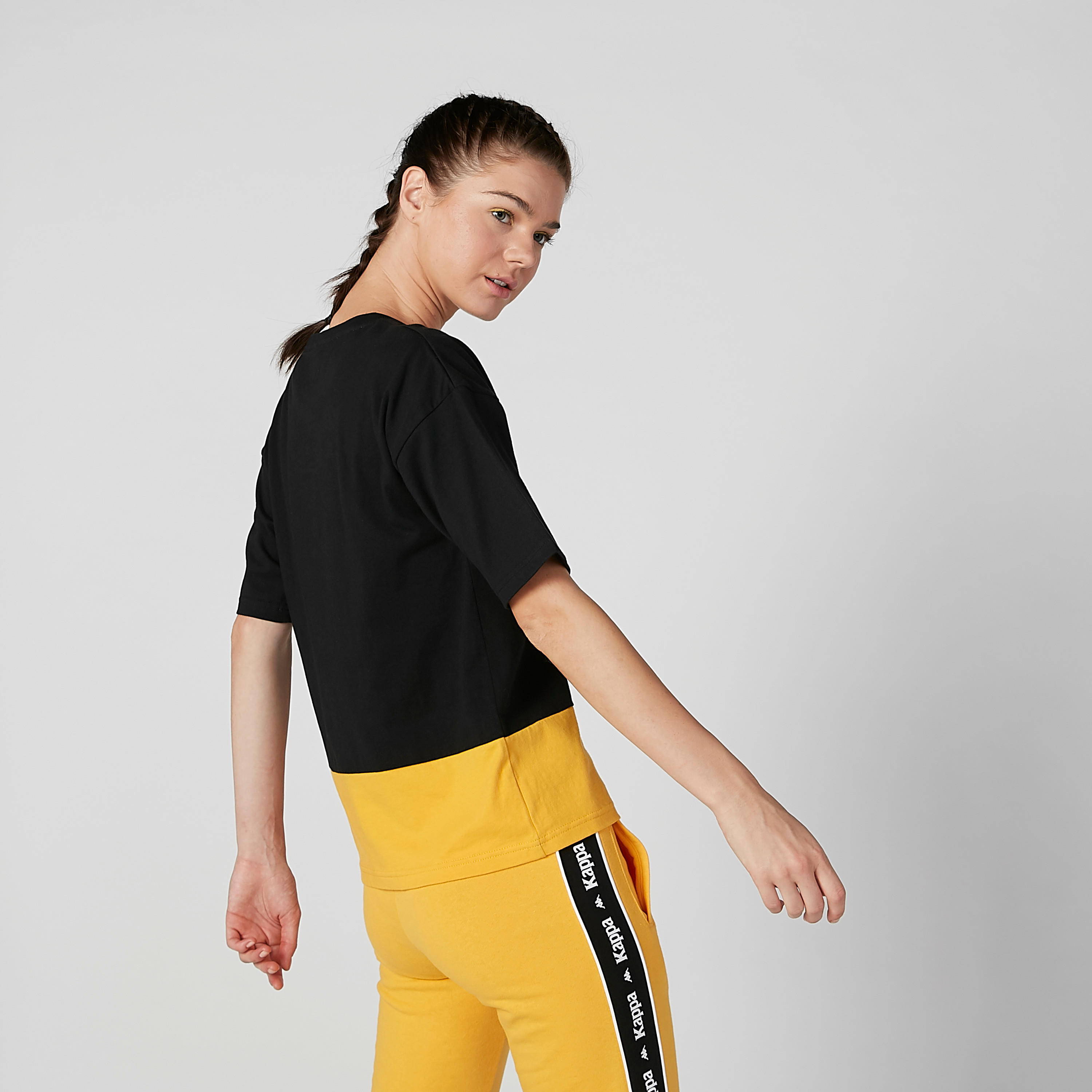 تيشيرت مستدام بياقة مستديرة وأكمام قصيرة وطبعات من كابا -women-clothing-sportswearandactivewear-tshirtsandvests-image-4